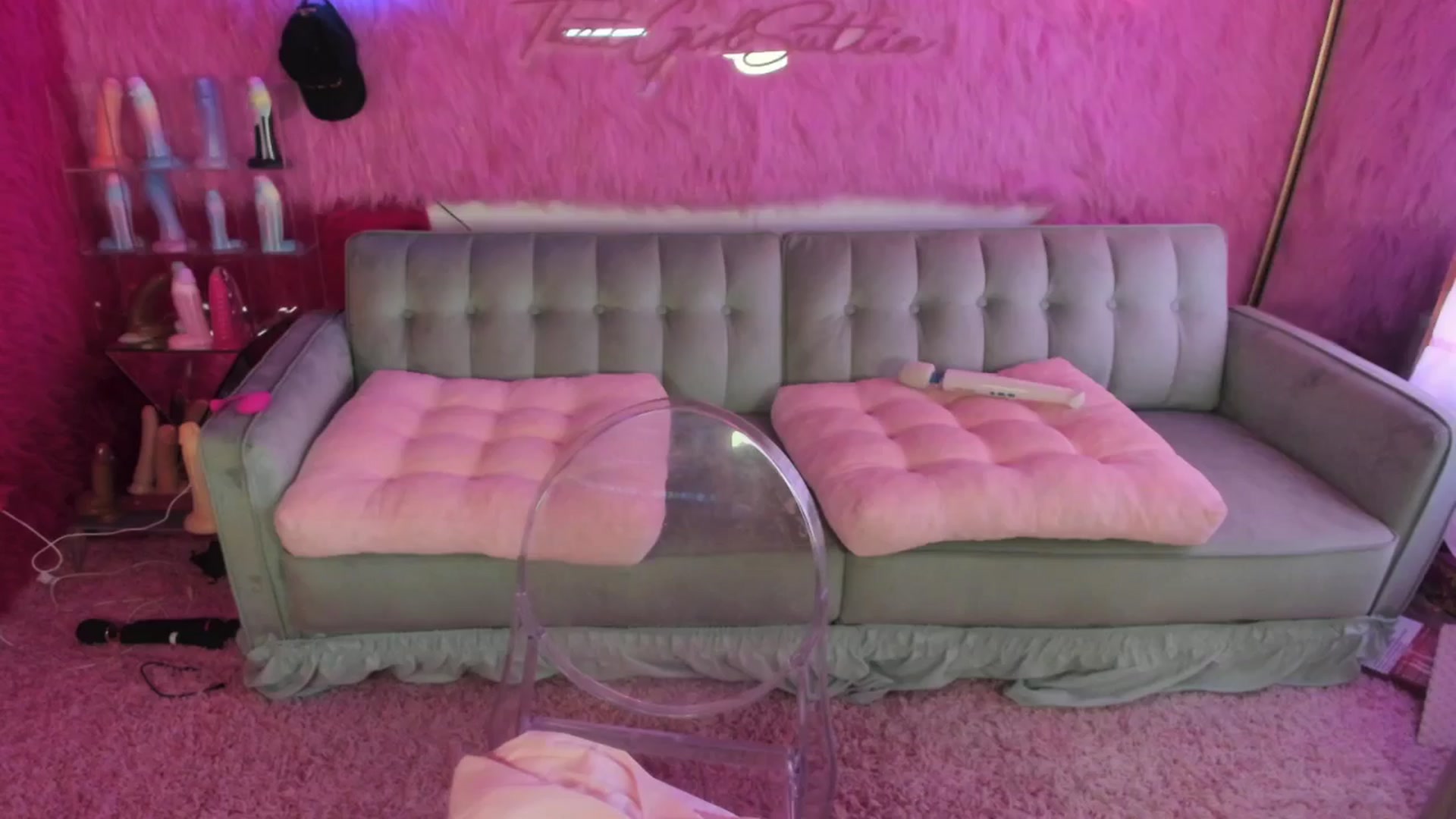 Gallery image thumbnail from thatgrlsuttin's myfreecams stream on, 08/22/2024, 23:05 image 11 of 20