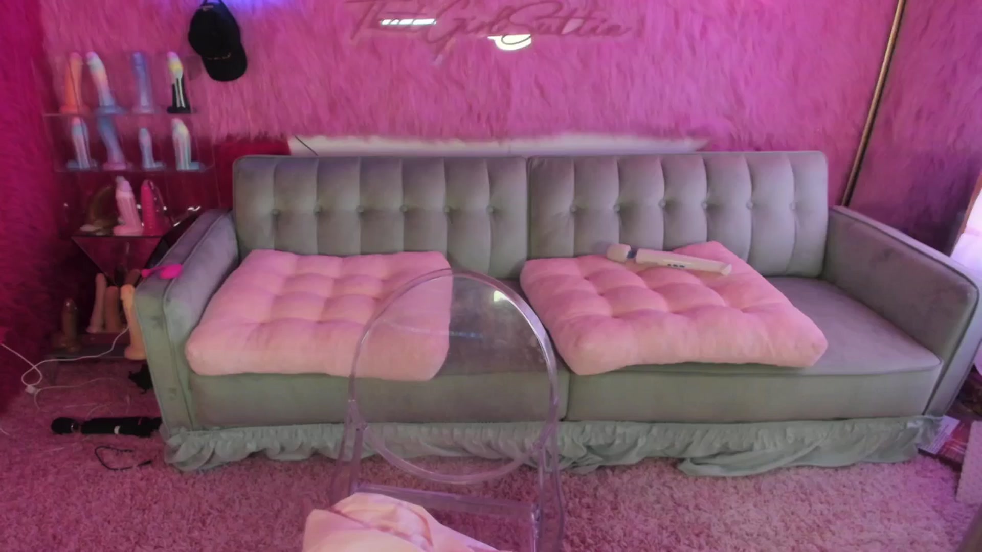 Gallery image thumbnail from thatgrlsuttin's myfreecams stream on, 08/22/2024, 23:05 image 10 of 20