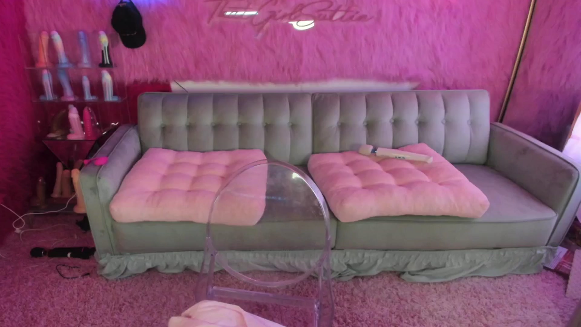 Gallery image thumbnail from thatgrlsuttin's myfreecams stream on, 08/22/2024, 23:05 image 13 of 20