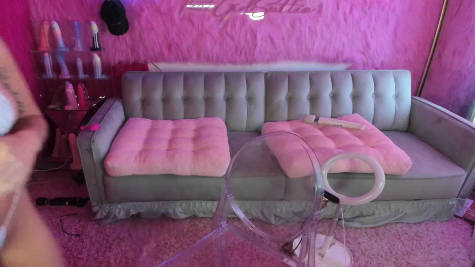 Gallery image thumbnail from thatgrlsuttin's myfreecams stream on, 08/23/2024, 22:40 image 17 of 20