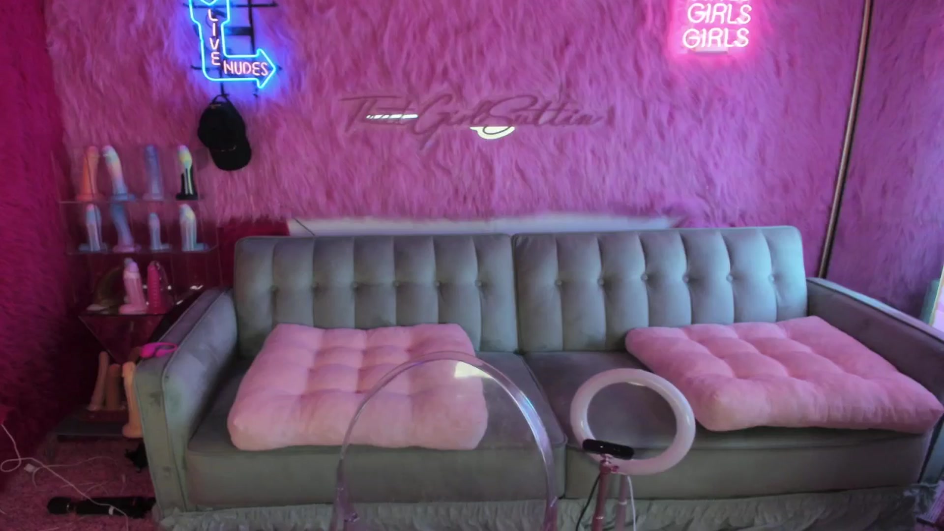 Gallery image thumbnail from thatgrlsuttin's myfreecams stream on, 08/27/2024, 20:02 image 10 of 20