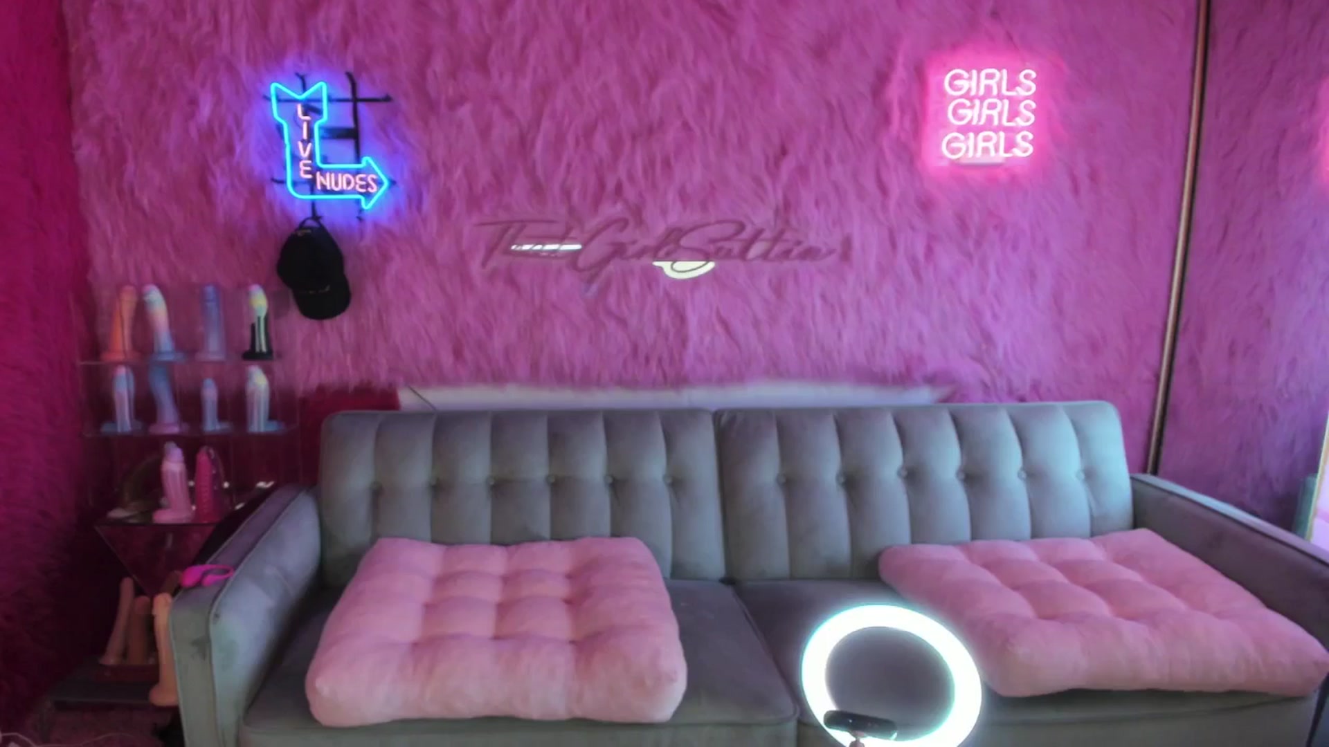 Gallery image thumbnail from thatgrlsuttin's myfreecams stream on, 08/27/2024, 21:53 image 17 of 20