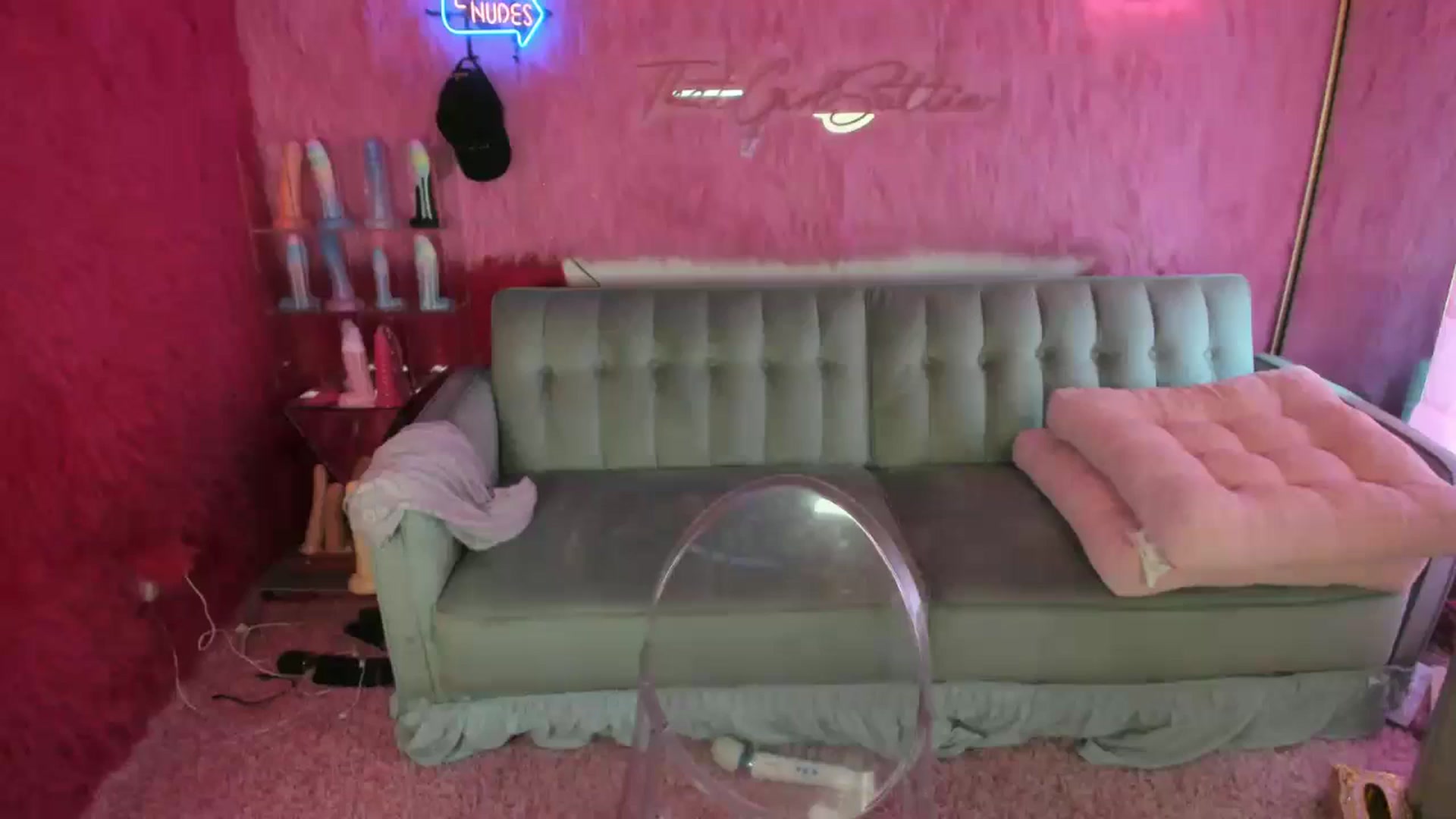 Gallery image thumbnail from thatgrlsuttin's myfreecams stream on, 08/30/2024, 20:00 image 13 of 20