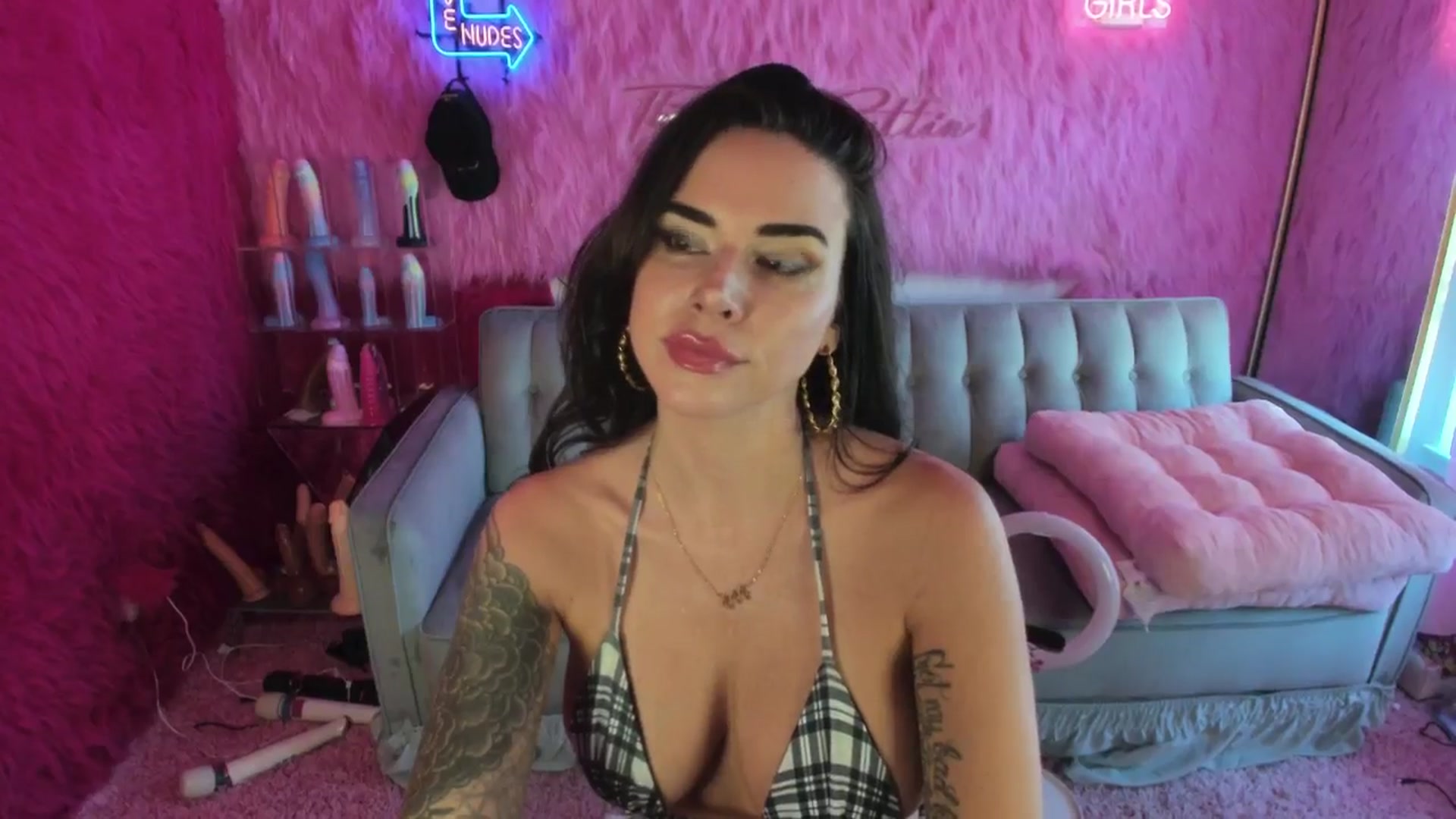 Gallery image thumbnail from thatgrlsuttin's myfreecams stream on, 09/03/2024, 19:08 image 2 of 20