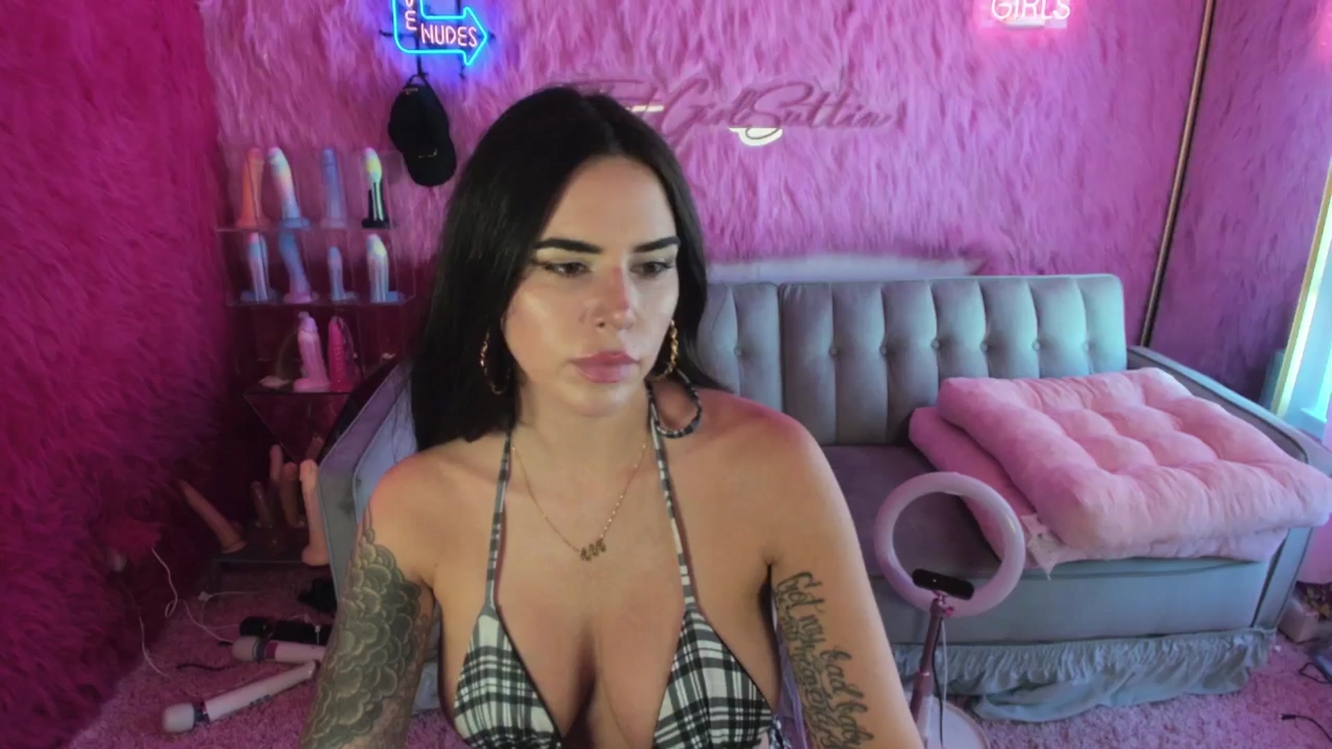 Gallery image thumbnail from thatgrlsuttin's myfreecams stream on, 09/03/2024, 21:16 image 9 of 20