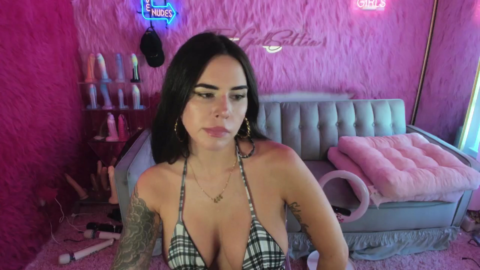 Gallery image thumbnail from thatgrlsuttin's myfreecams stream on, 09/03/2024, 21:16 image 10 of 20