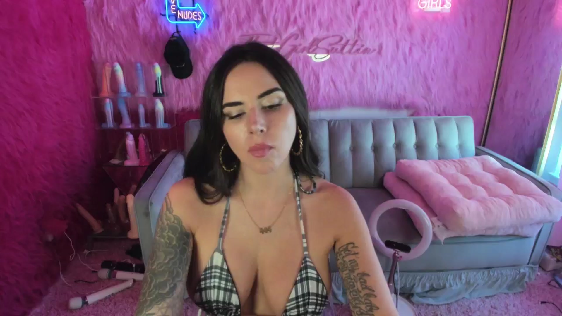 Gallery image thumbnail from thatgrlsuttin's myfreecams stream on, 09/03/2024, 21:16 image 3 of 20