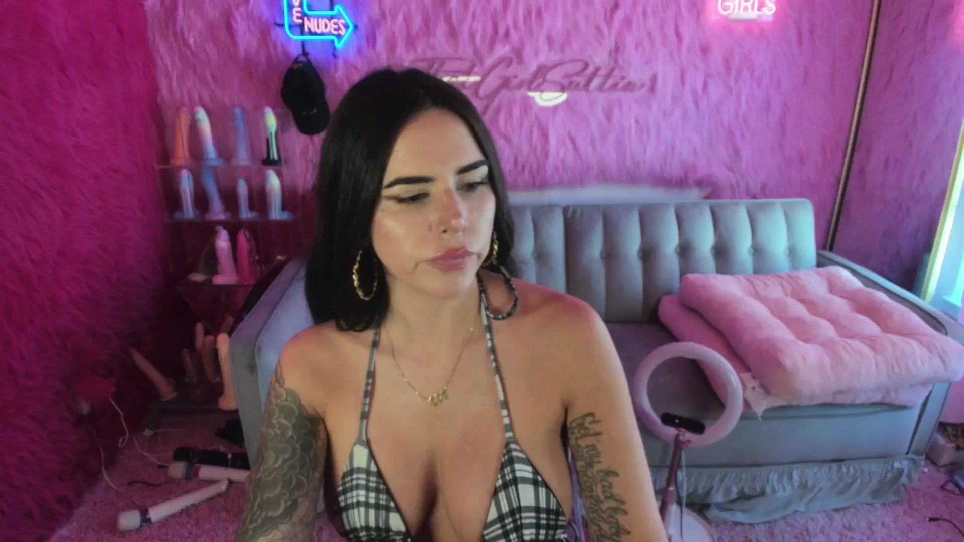 Gallery image thumbnail from thatgrlsuttin's myfreecams stream on, 09/03/2024, 22:10 image 2 of 20
