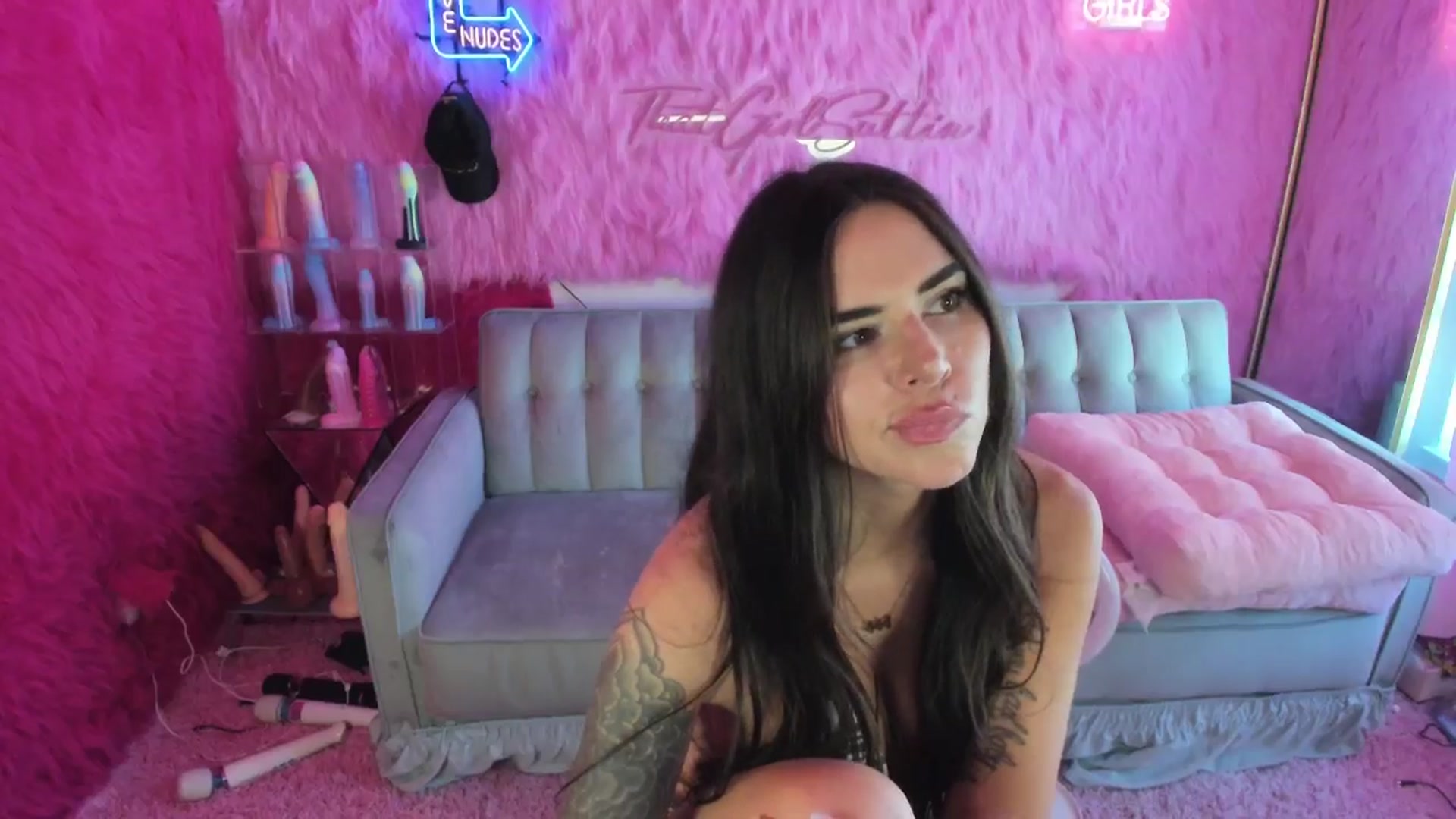 Gallery image thumbnail from thatgrlsuttin's myfreecams stream on, 09/03/2024, 22:10 image 16 of 20