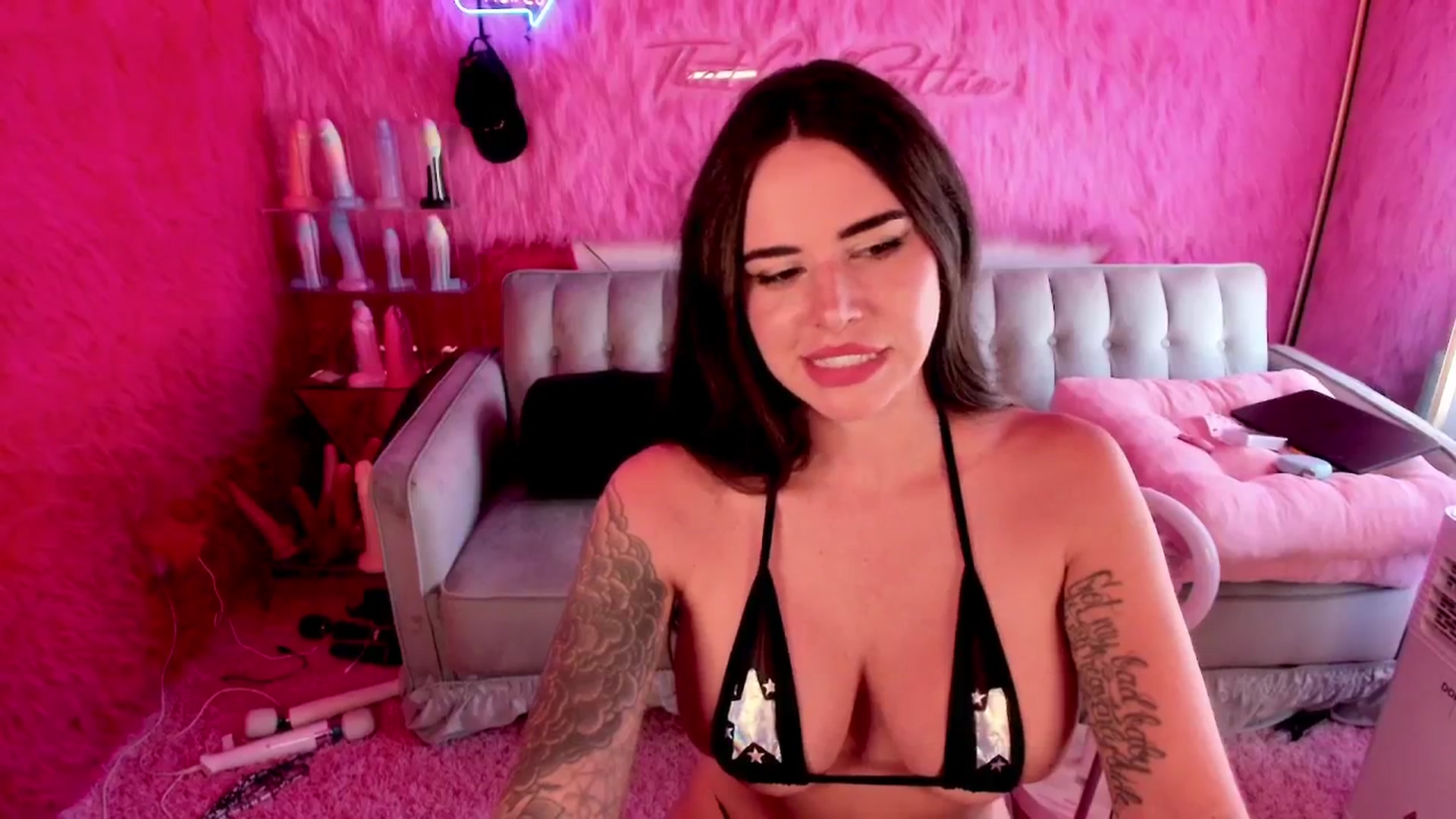 Gallery image thumbnail from thatgrlsuttin's myfreecams stream on, 09/10/2024, 21:26 image 16 of 20