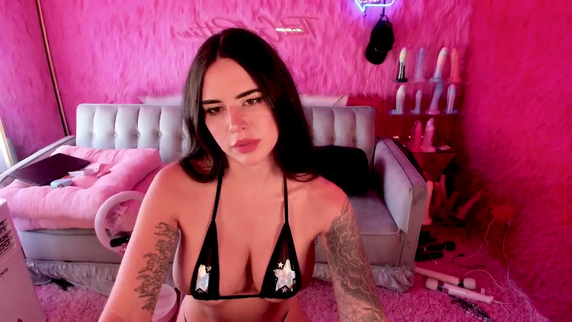 Gallery image thumbnail from thatgrlsuttin's myfreecams stream on, 09/10/2024, 21:26 image 14 of 20