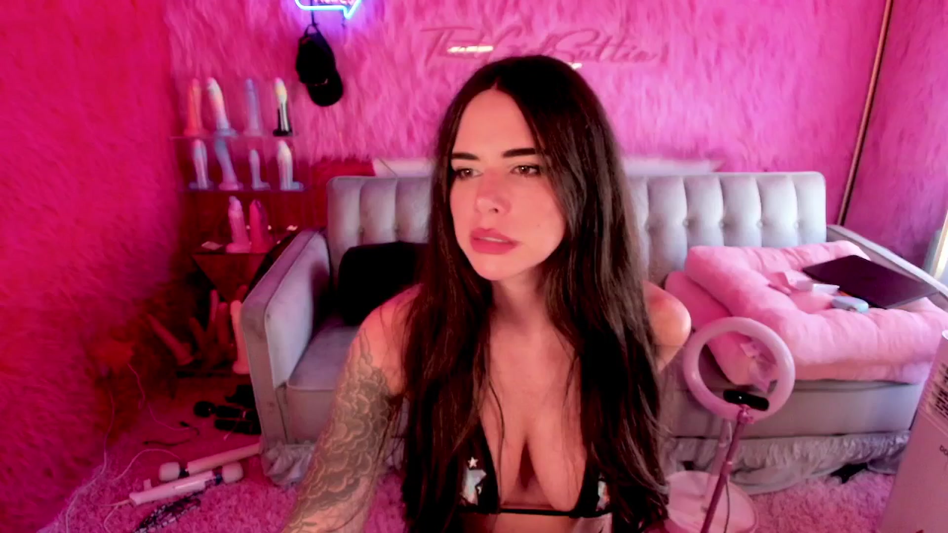 Gallery image thumbnail from thatgrlsuttin's myfreecams stream on, 09/10/2024, 22:34 image 12 of 20