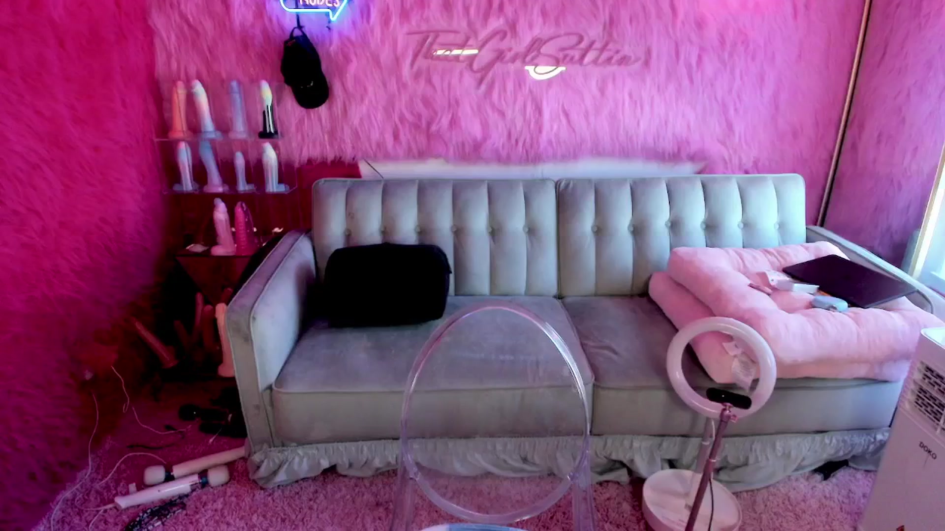Gallery image thumbnail from thatgrlsuttin's myfreecams stream on, 09/11/2024, 01:07 image 1 of 20
