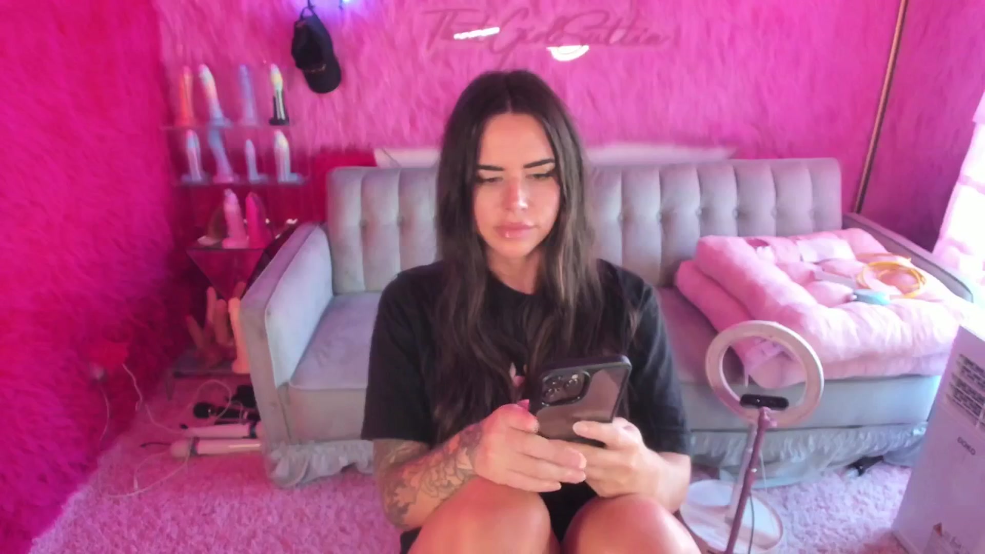 Gallery image thumbnail from thatgrlsuttin's myfreecams stream on, 09/13/2024, 22:55 image 13 of 20