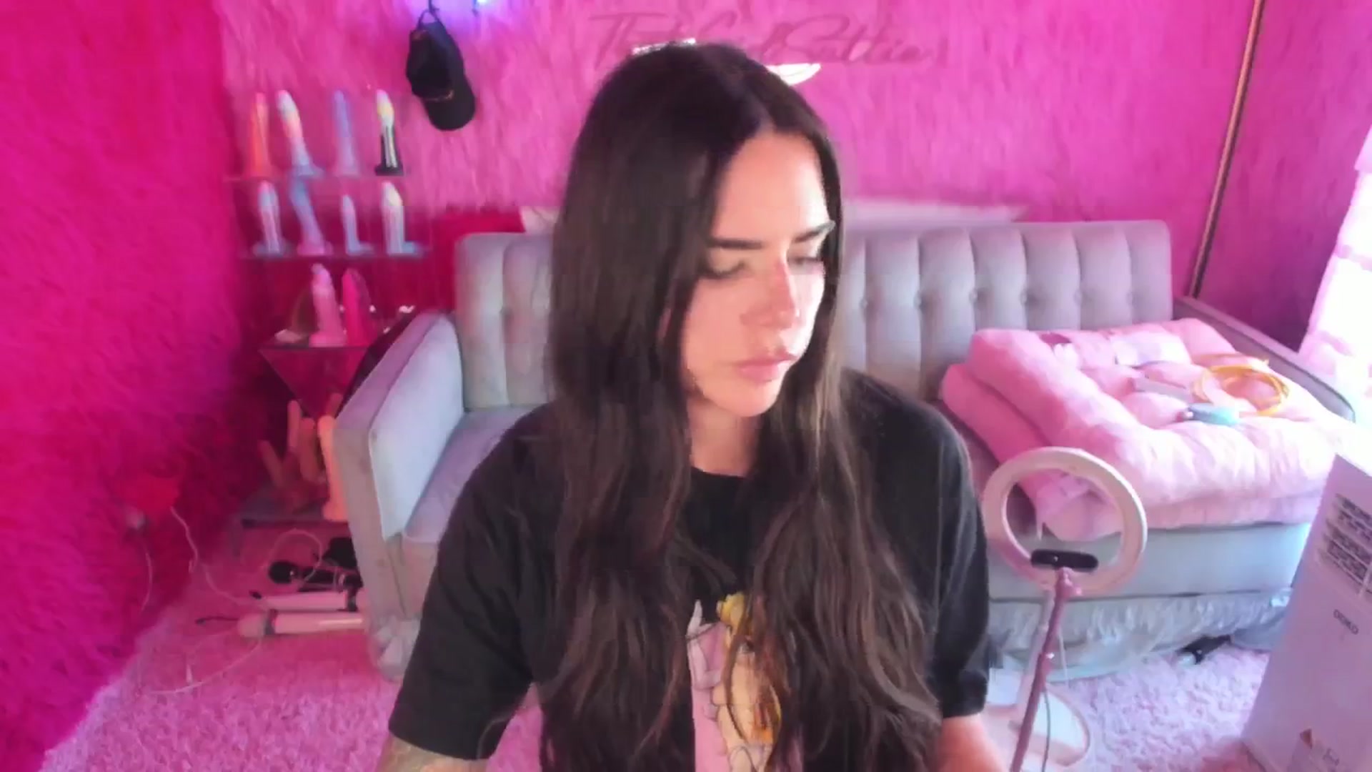 Gallery image thumbnail from thatgrlsuttin's myfreecams stream on, 09/13/2024, 22:55 image 12 of 20