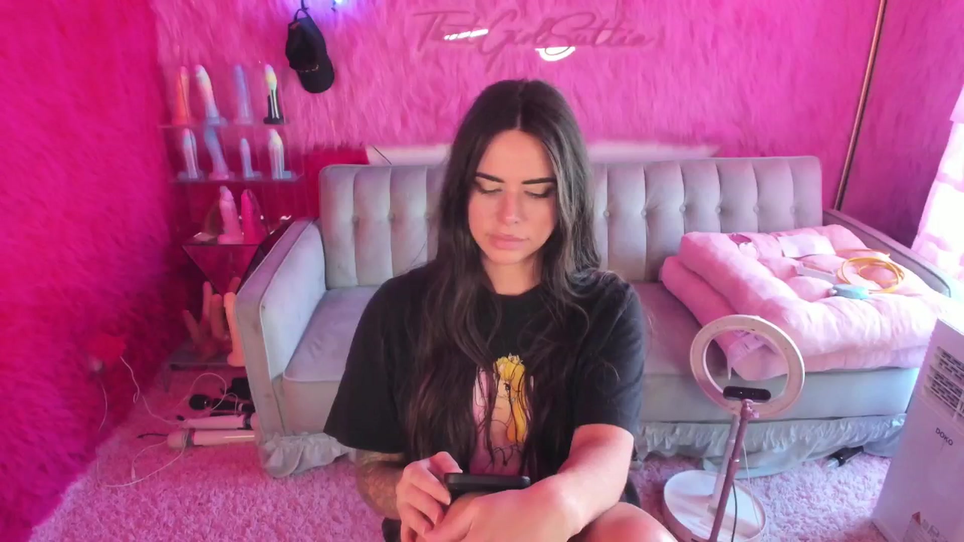 Gallery image thumbnail from thatgrlsuttin's myfreecams stream on, 09/13/2024, 22:55 image 6 of 20
