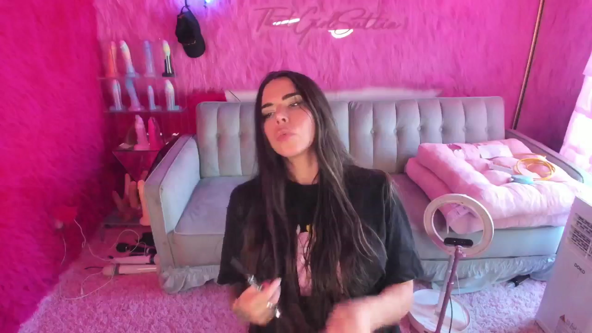 Gallery image thumbnail from thatgrlsuttin's myfreecams stream on, 09/13/2024, 22:55 image 19 of 20