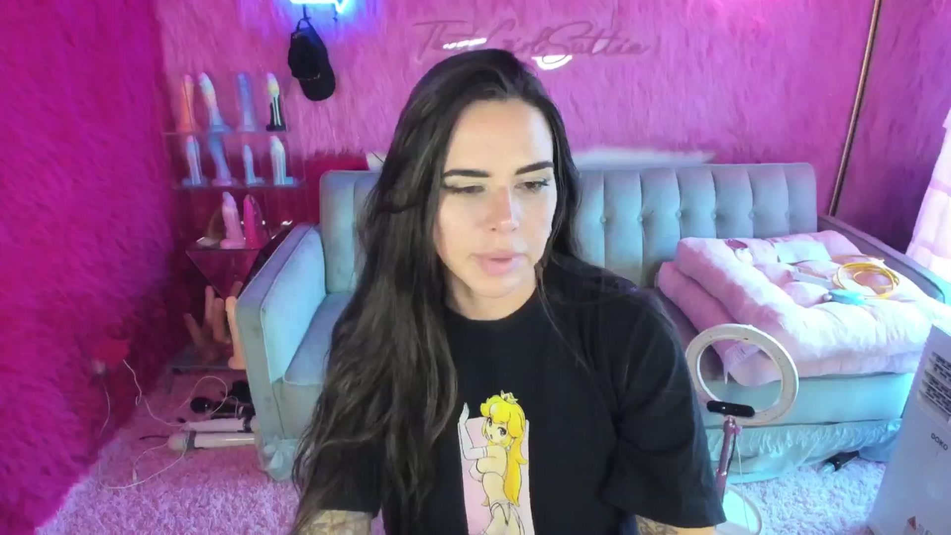 Gallery image thumbnail from thatgrlsuttin's myfreecams stream on, 09/14/2024, 24:24 image 15 of 20