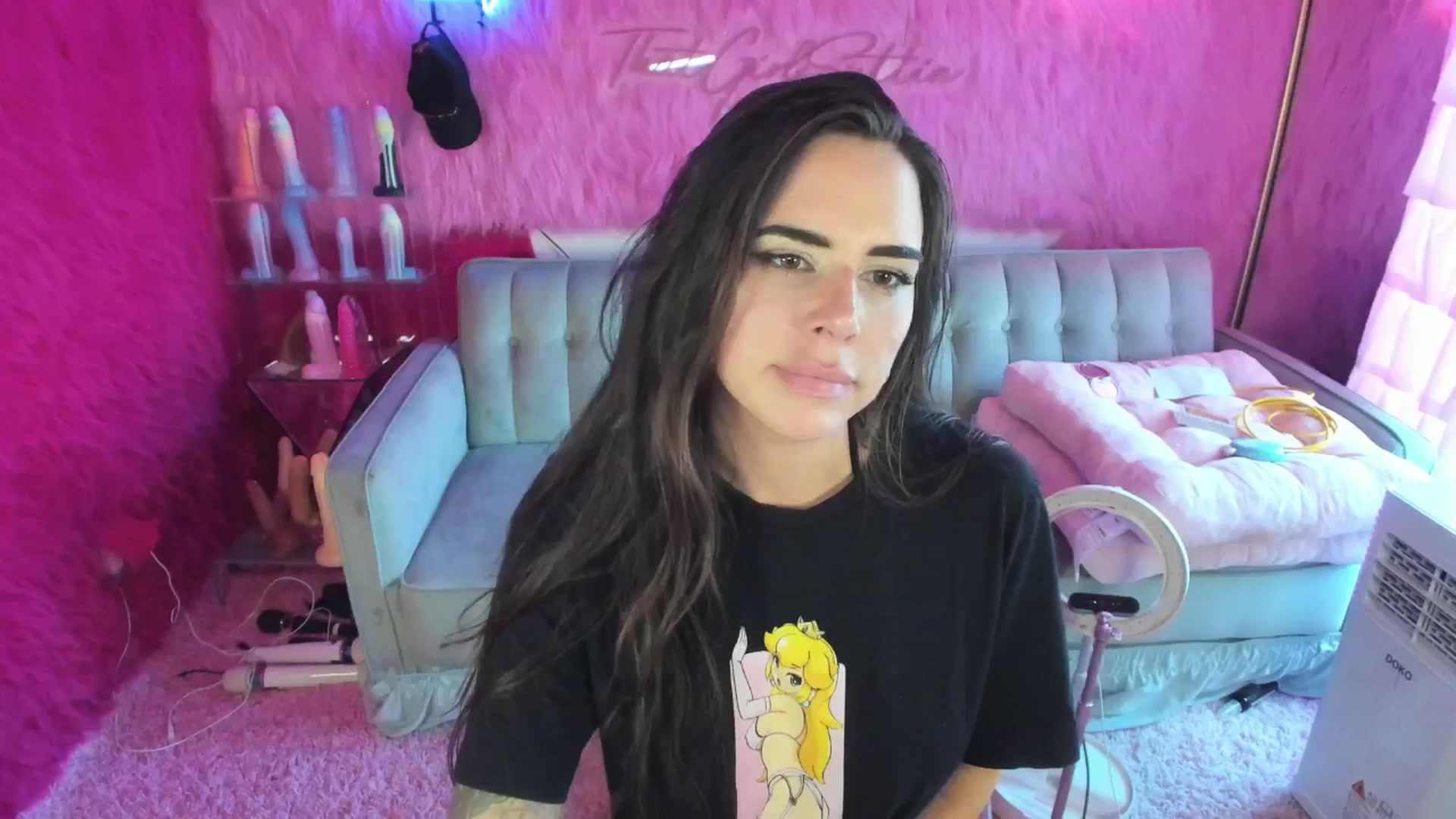 Gallery image thumbnail from thatgrlsuttin's myfreecams stream on, 09/14/2024, 24:24 image 9 of 20