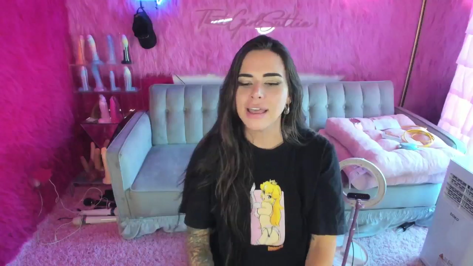Gallery image thumbnail from thatgrlsuttin's myfreecams stream on, 09/14/2024, 24:24 image 8 of 20