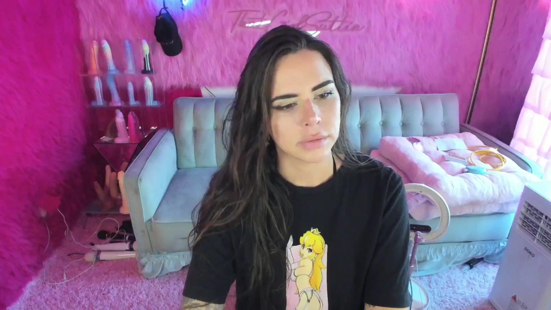 Gallery image thumbnail from thatgrlsuttin's myfreecams stream on, 09/14/2024, 24:24 image 6 of 20