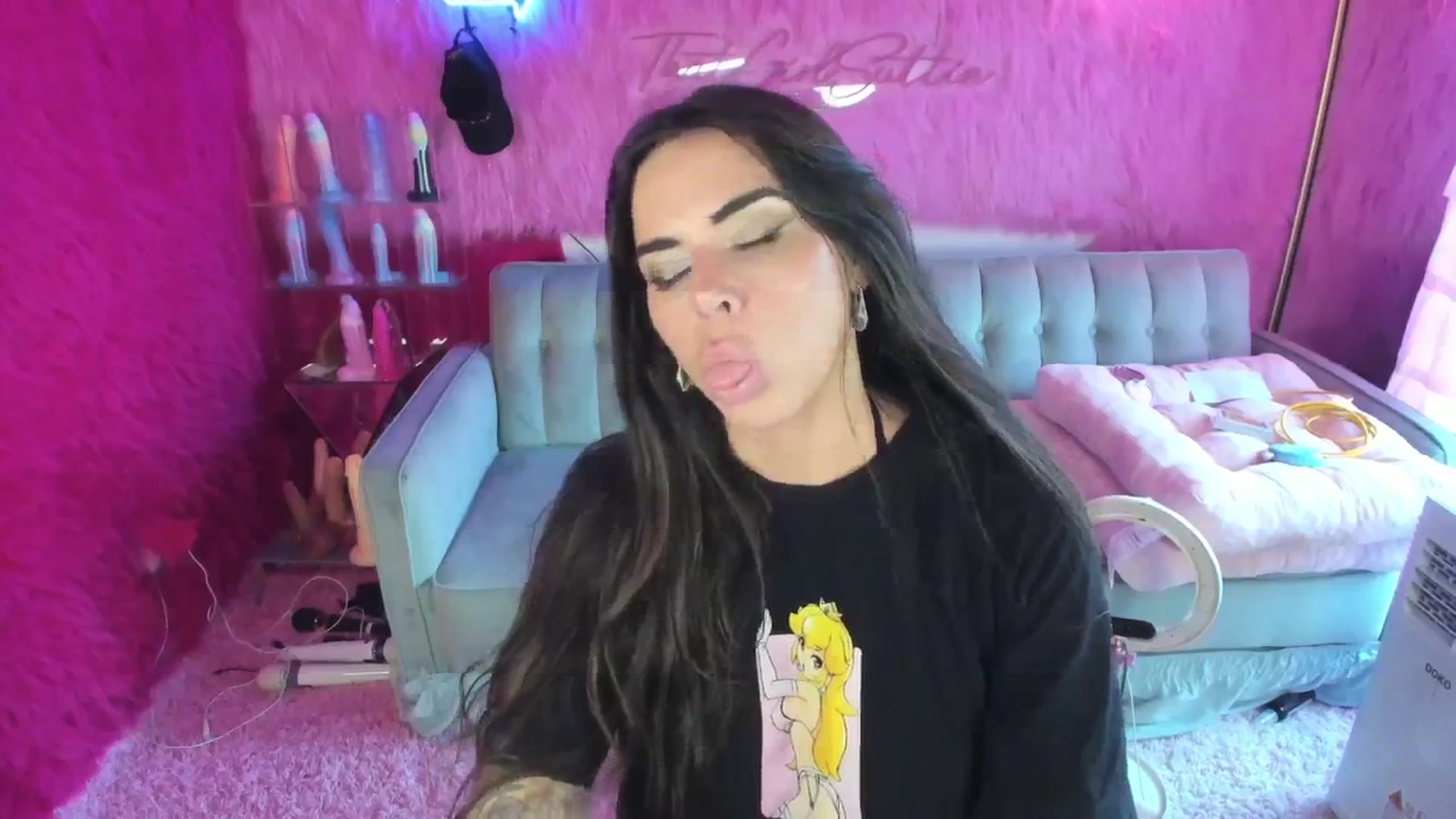 Gallery image thumbnail from thatgrlsuttin's myfreecams stream on, 09/14/2024, 24:24 image 20 of 20