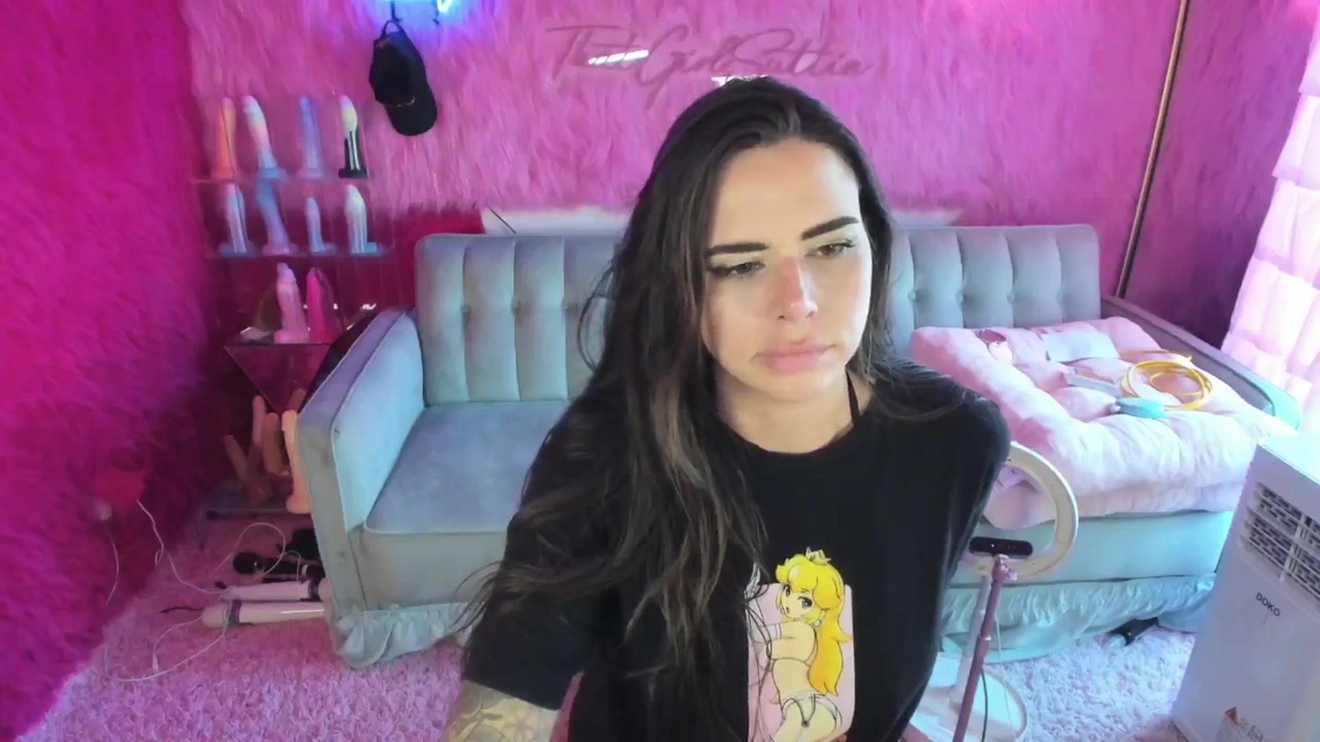 Gallery image thumbnail from thatgrlsuttin's myfreecams stream on, 09/14/2024, 24:24 image 11 of 20