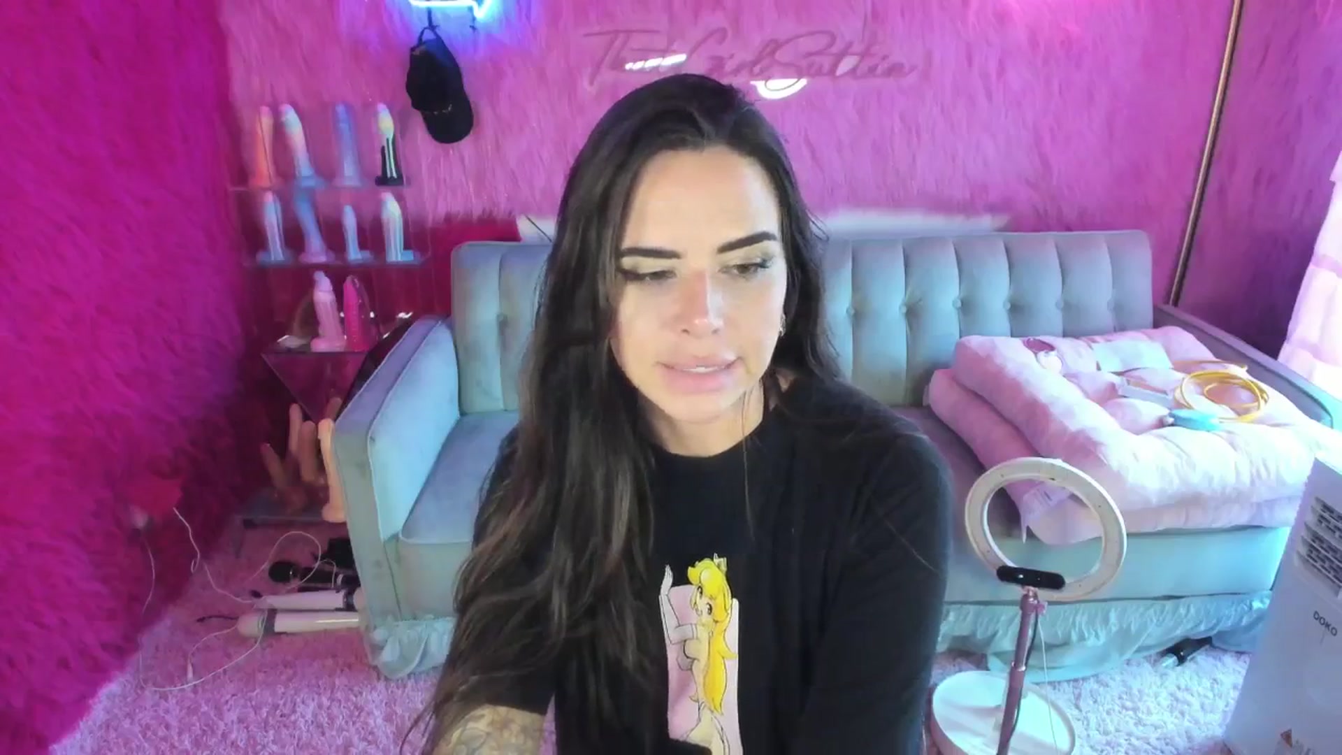 Gallery image thumbnail from thatgrlsuttin's myfreecams stream on, 09/14/2024, 24:24 image 19 of 20