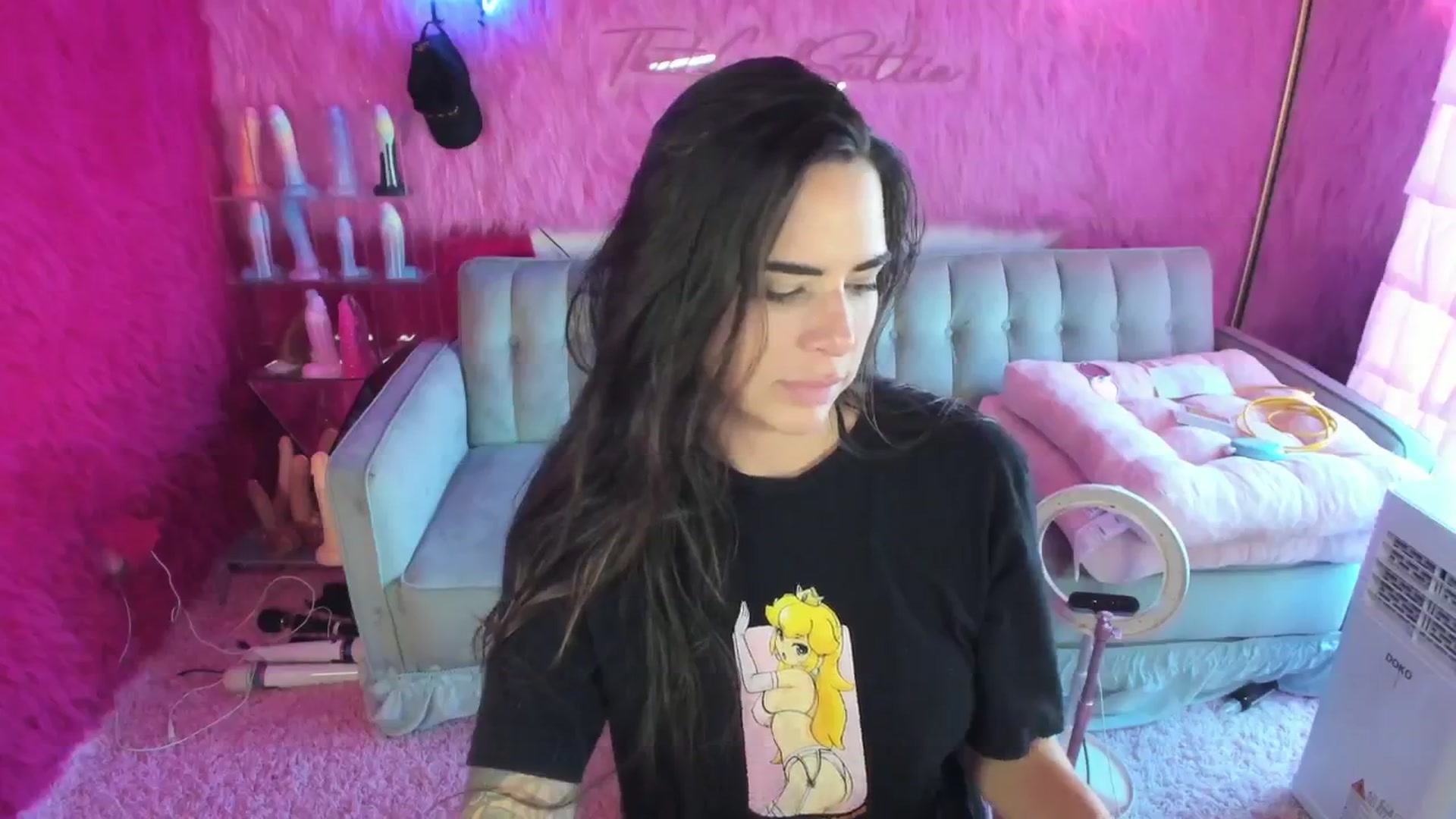Gallery image thumbnail from thatgrlsuttin's myfreecams stream on, 09/14/2024, 24:24 image 7 of 20
