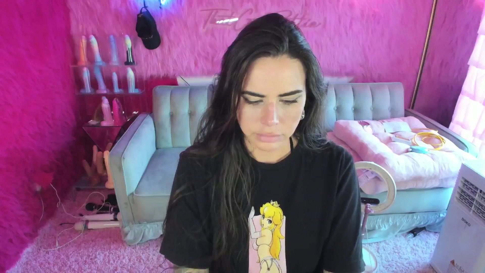 Gallery image thumbnail from thatgrlsuttin's myfreecams stream on, 09/14/2024, 24:24 image 4 of 20