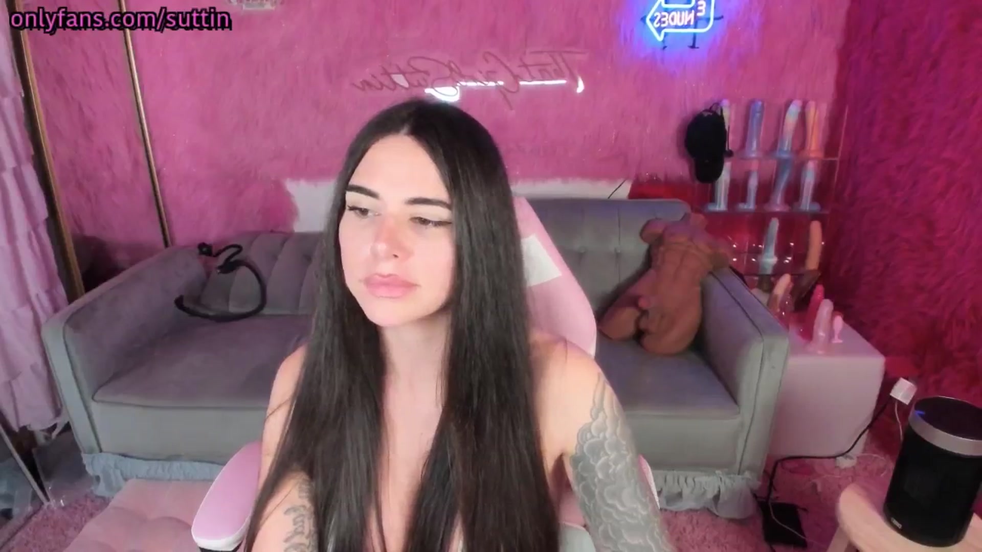 Gallery image thumbnail from thatgrlsuttin's myfreecams stream on, 12/19/2024, 07:40 image 5 of 20