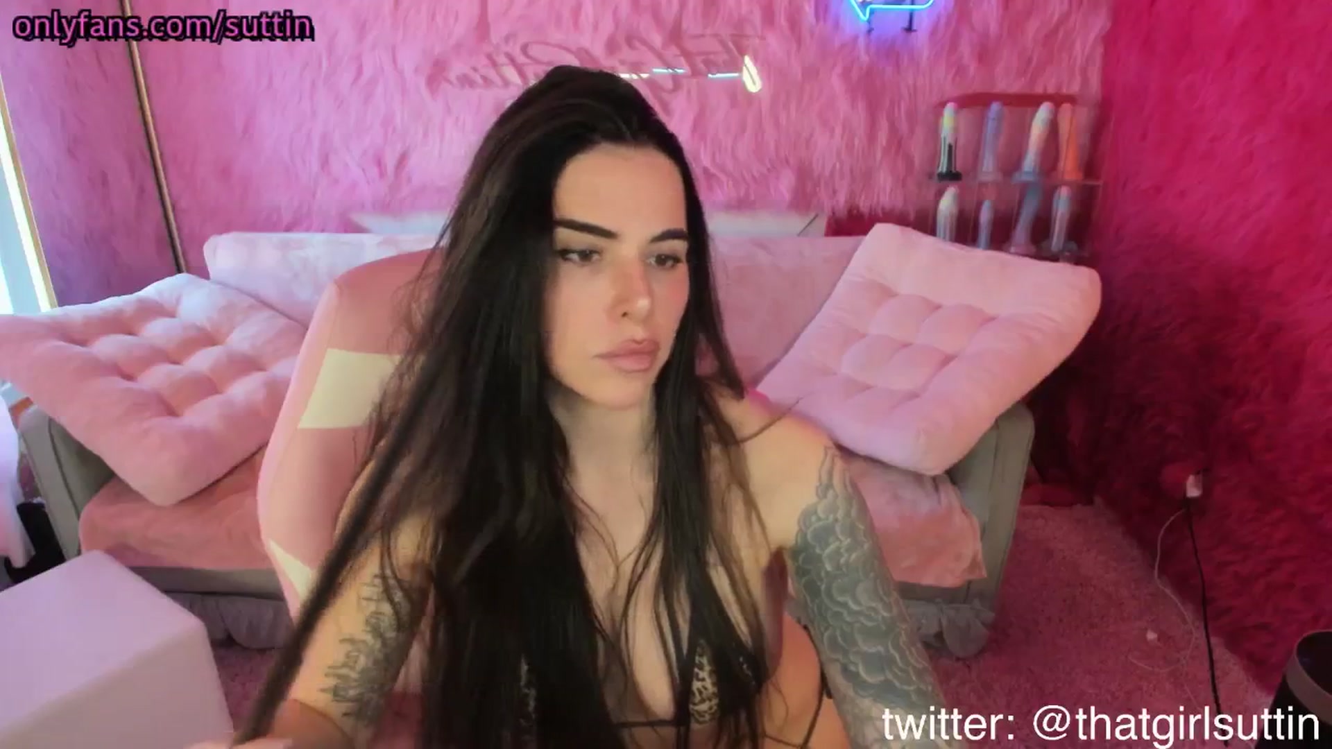 Gallery image thumbnail from thatgrlsuttin's myfreecams stream on, 02/18/2025, 23:23 image 2 of 20
