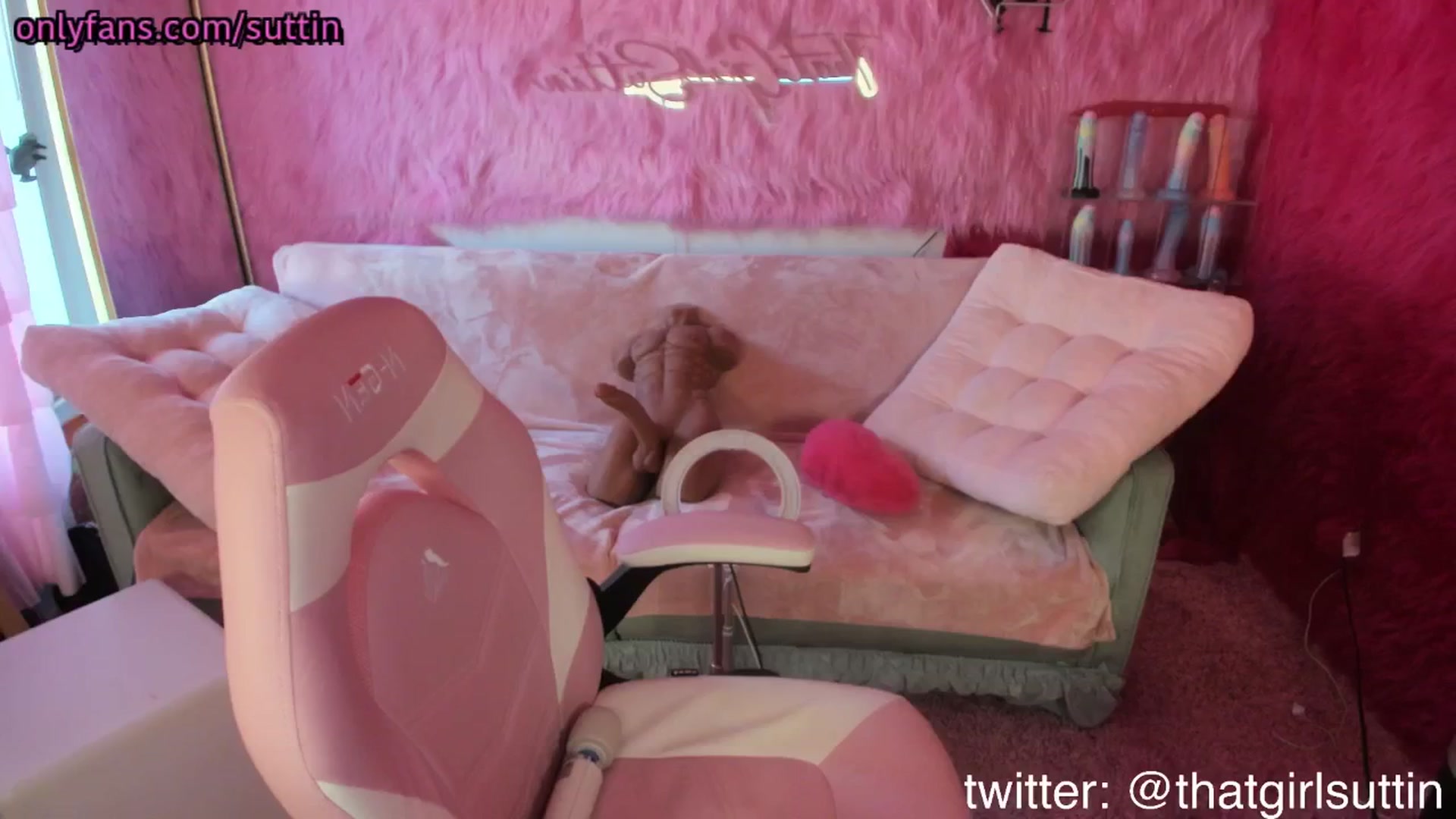 Gallery image thumbnail from thatgrlsuttin's myfreecams stream on, 02/18/2025, 23:23 image 17 of 20