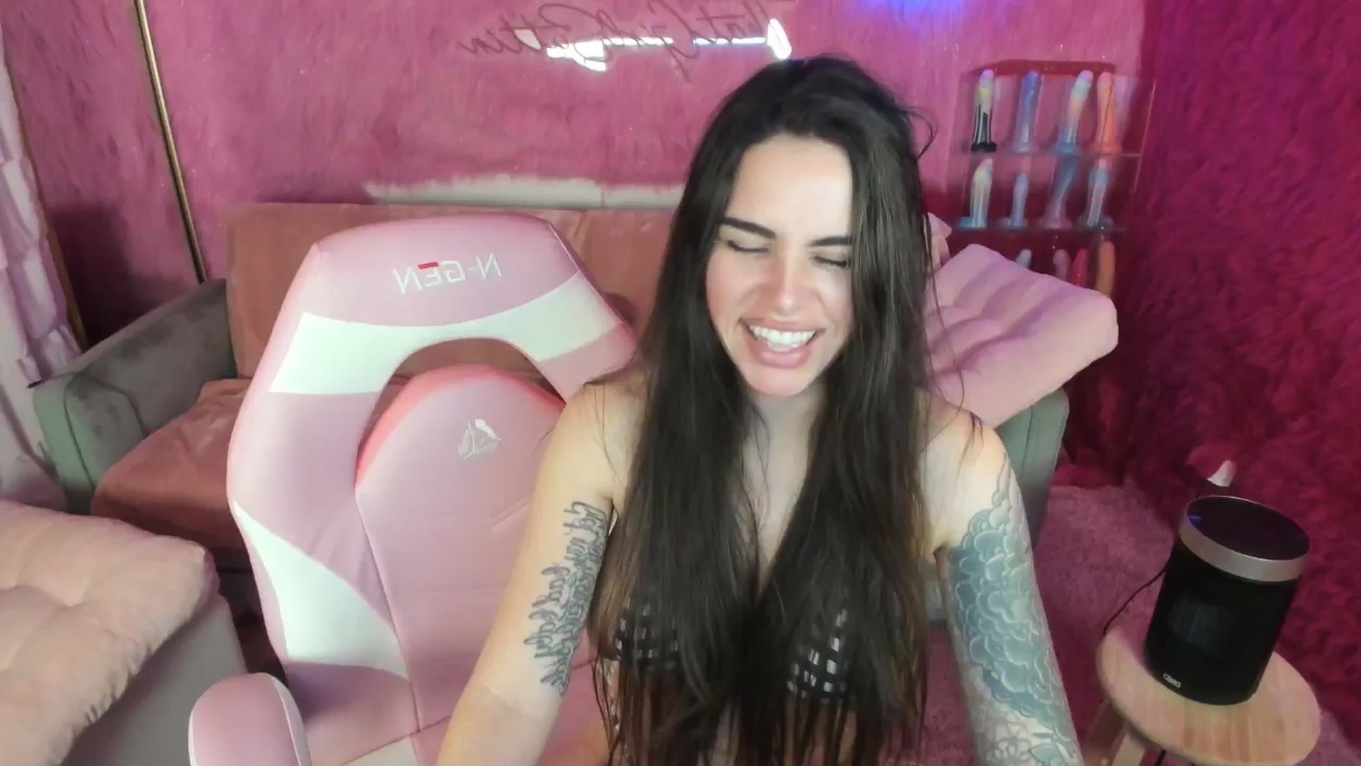 Gallery image thumbnail from thatgrlsuttin's myfreecams stream on, 02/21/2025, 07:33 image 1 of 20