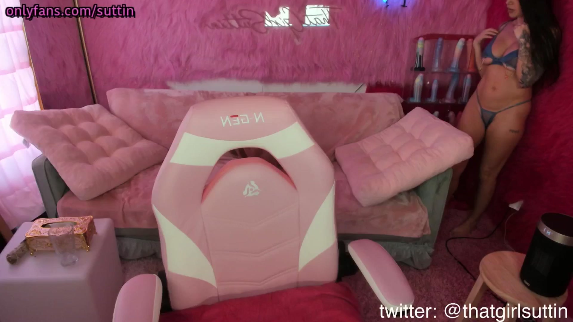 Gallery image thumbnail from thatgrlsuttin's myfreecams stream on, 02/27/2025, 22:56 image 1 of 20