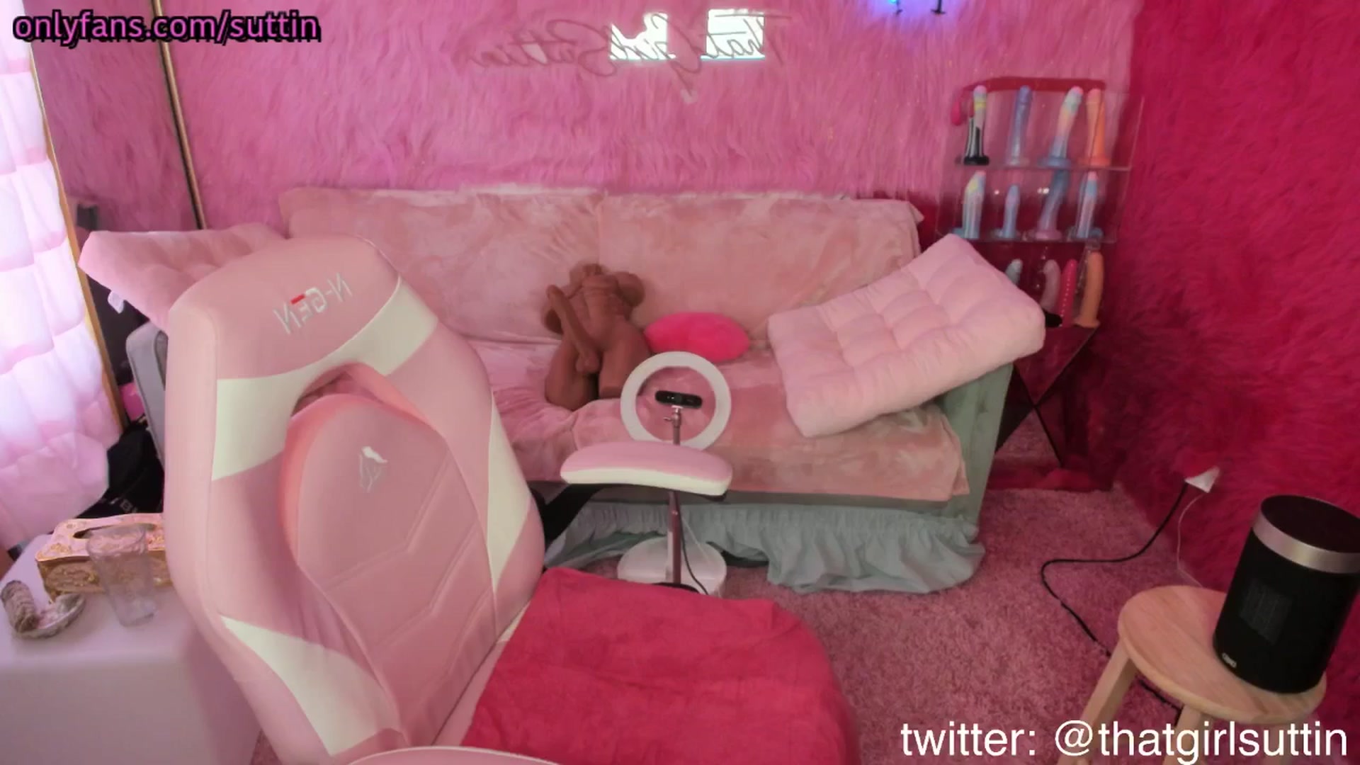 Gallery image thumbnail from thatgrlsuttin's myfreecams stream on, 02/27/2025, 22:56 image 13 of 20