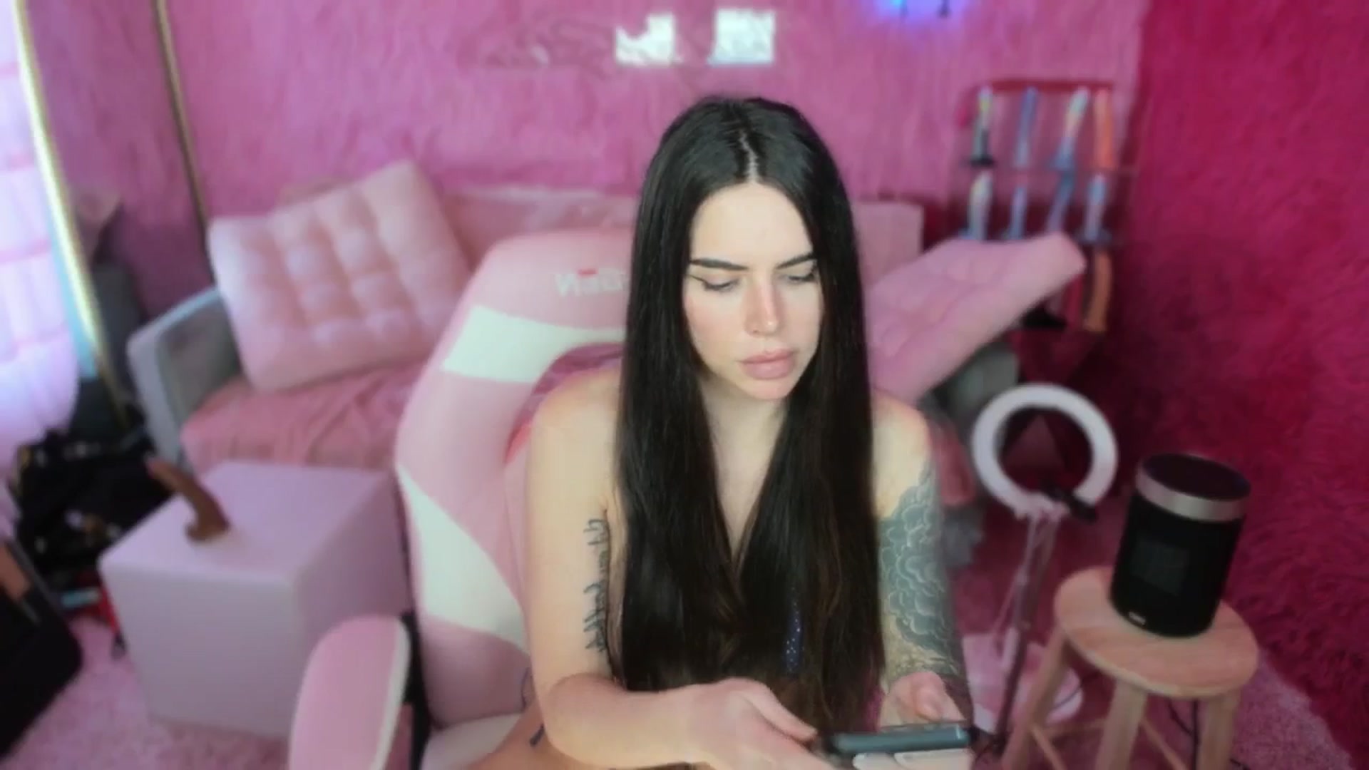 Gallery image thumbnail from thatgrlsuttin's myfreecams stream on, 03/10/2025, 23:13 image 20 of 20