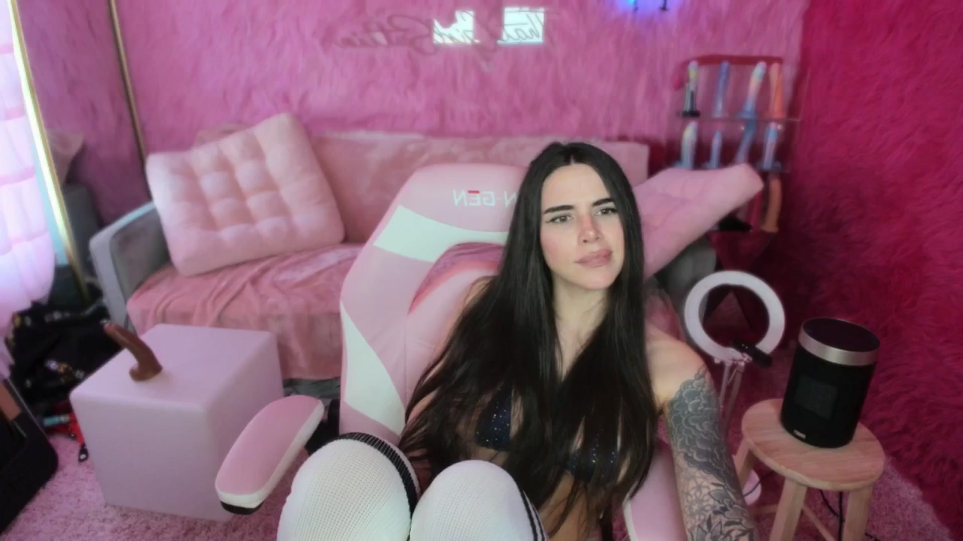 Gallery image thumbnail from thatgrlsuttin's myfreecams stream on, 03/10/2025, 23:13 image 1 of 20