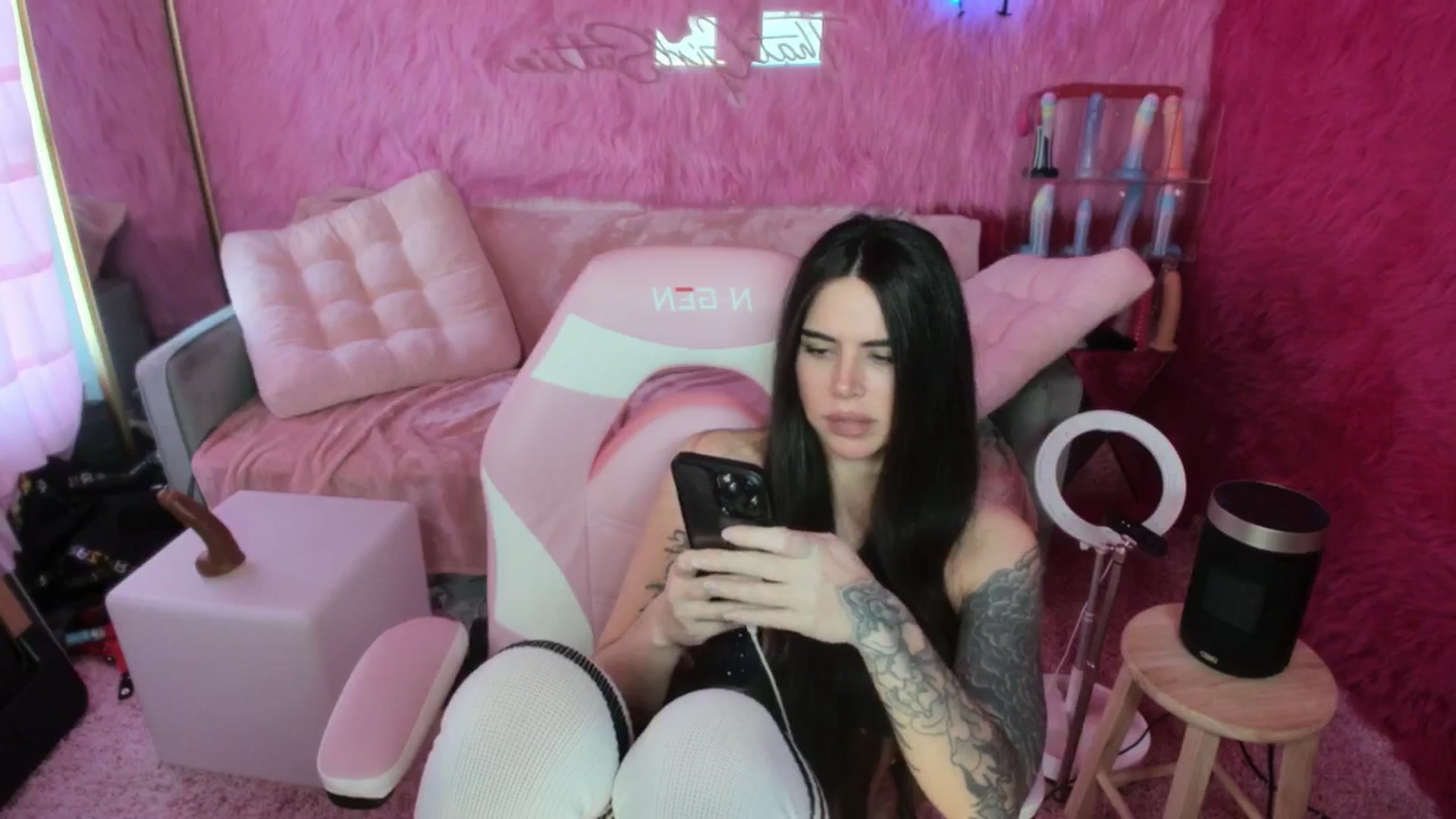 Gallery image thumbnail from thatgrlsuttin's myfreecams stream on, 03/10/2025, 23:13 image 5 of 20