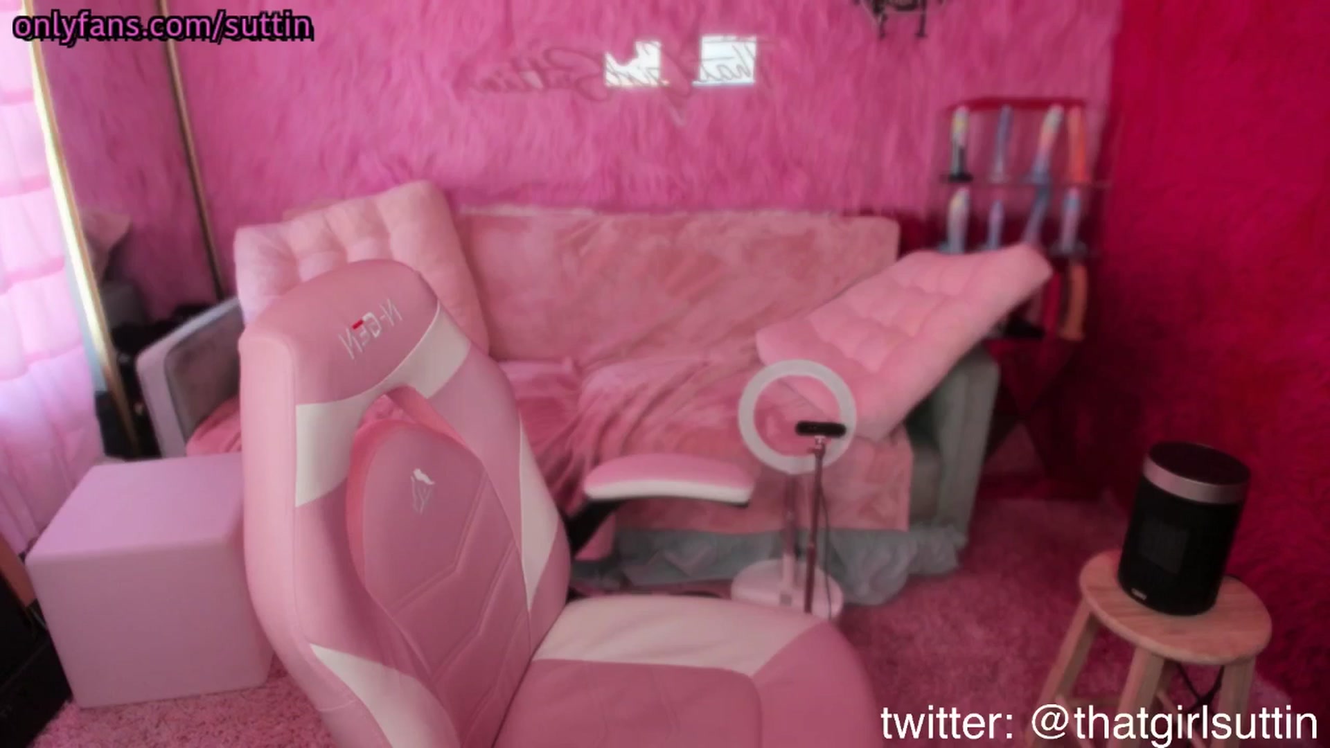 Gallery image thumbnail from thatgrlsuttin's myfreecams stream on, 04/04/2025, 23:26 image 14 of 20