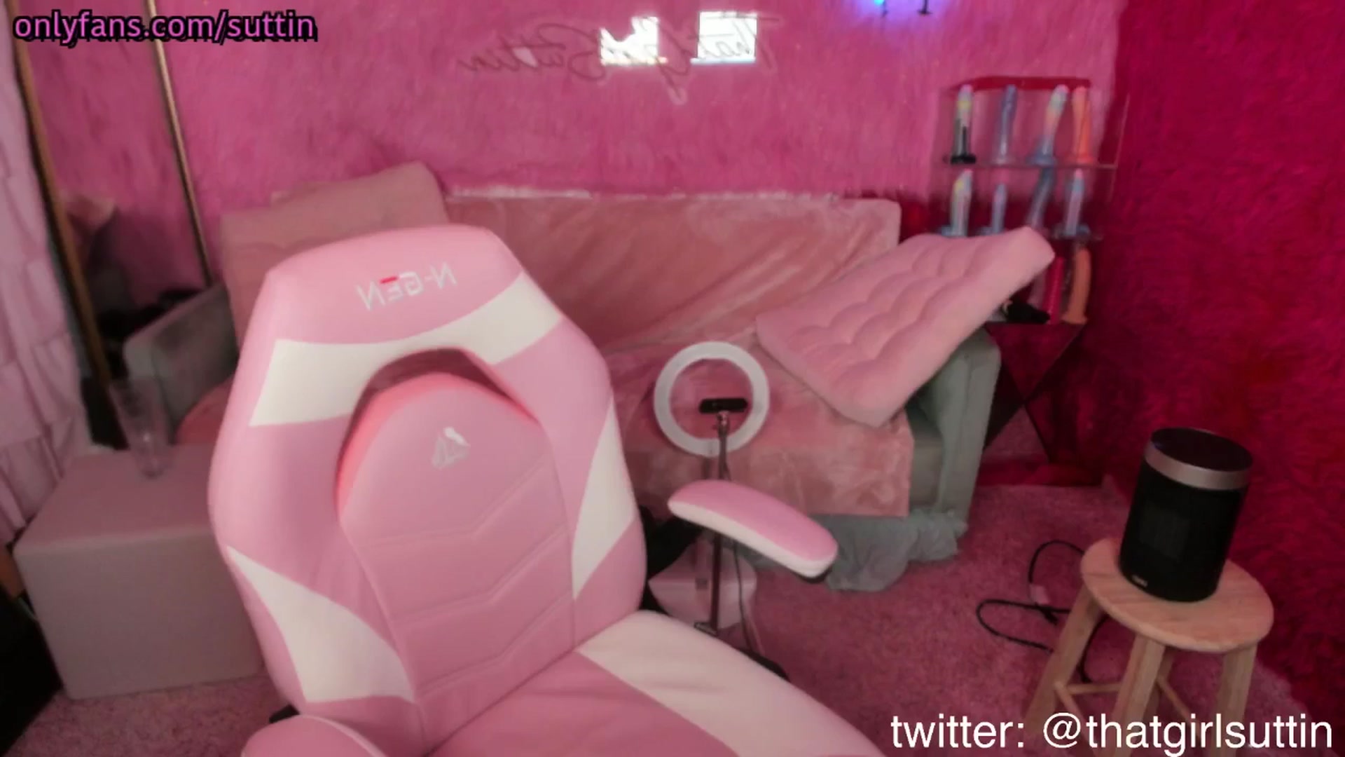 Gallery image thumbnail from thatgrlsuttin's myfreecams stream on, 04/10/2025, 06:14 image 8 of 20