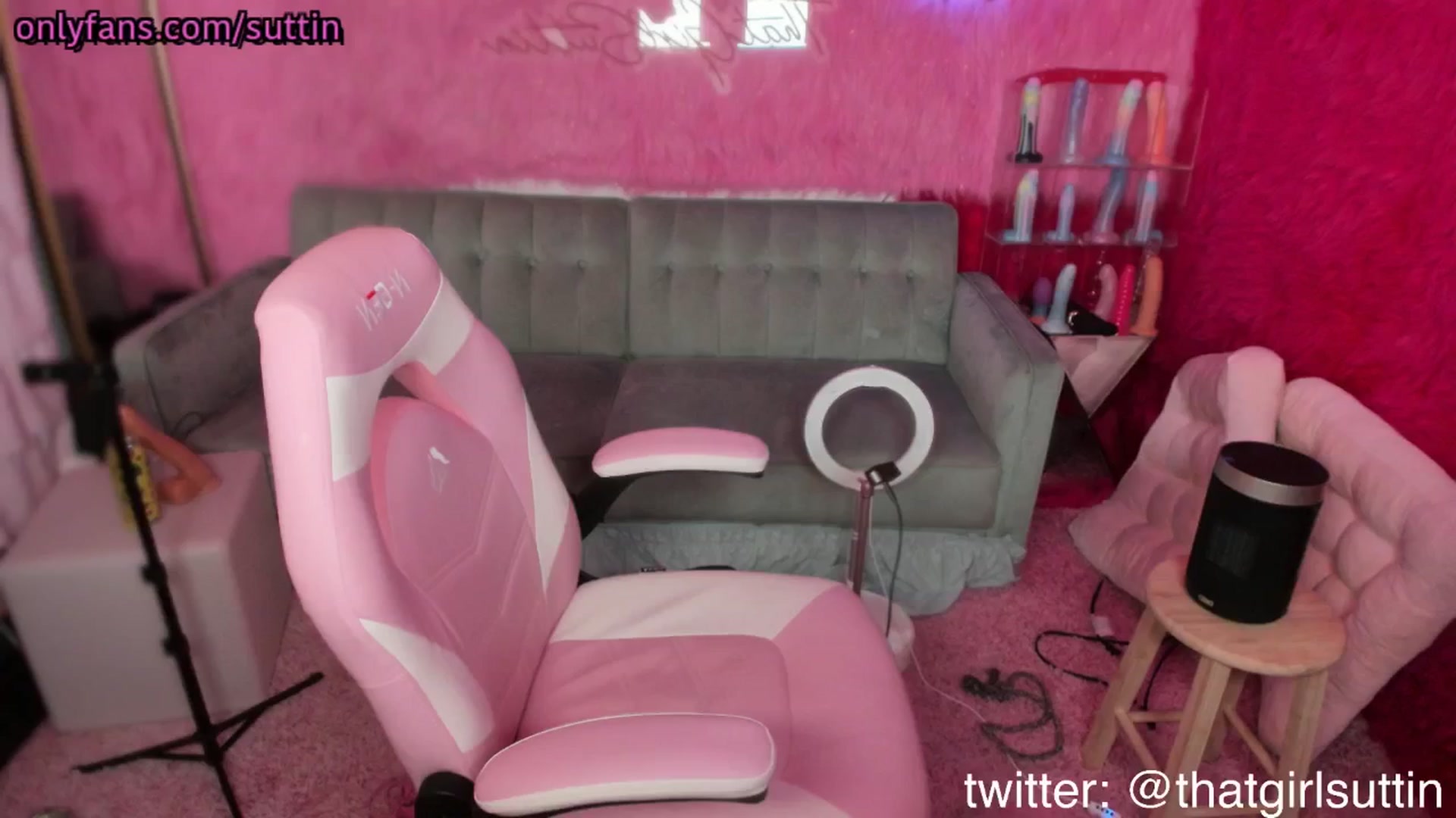 Gallery image thumbnail from thatgrlsuttin's myfreecams stream on, 04/13/2025, 05:18 image 2 of 20