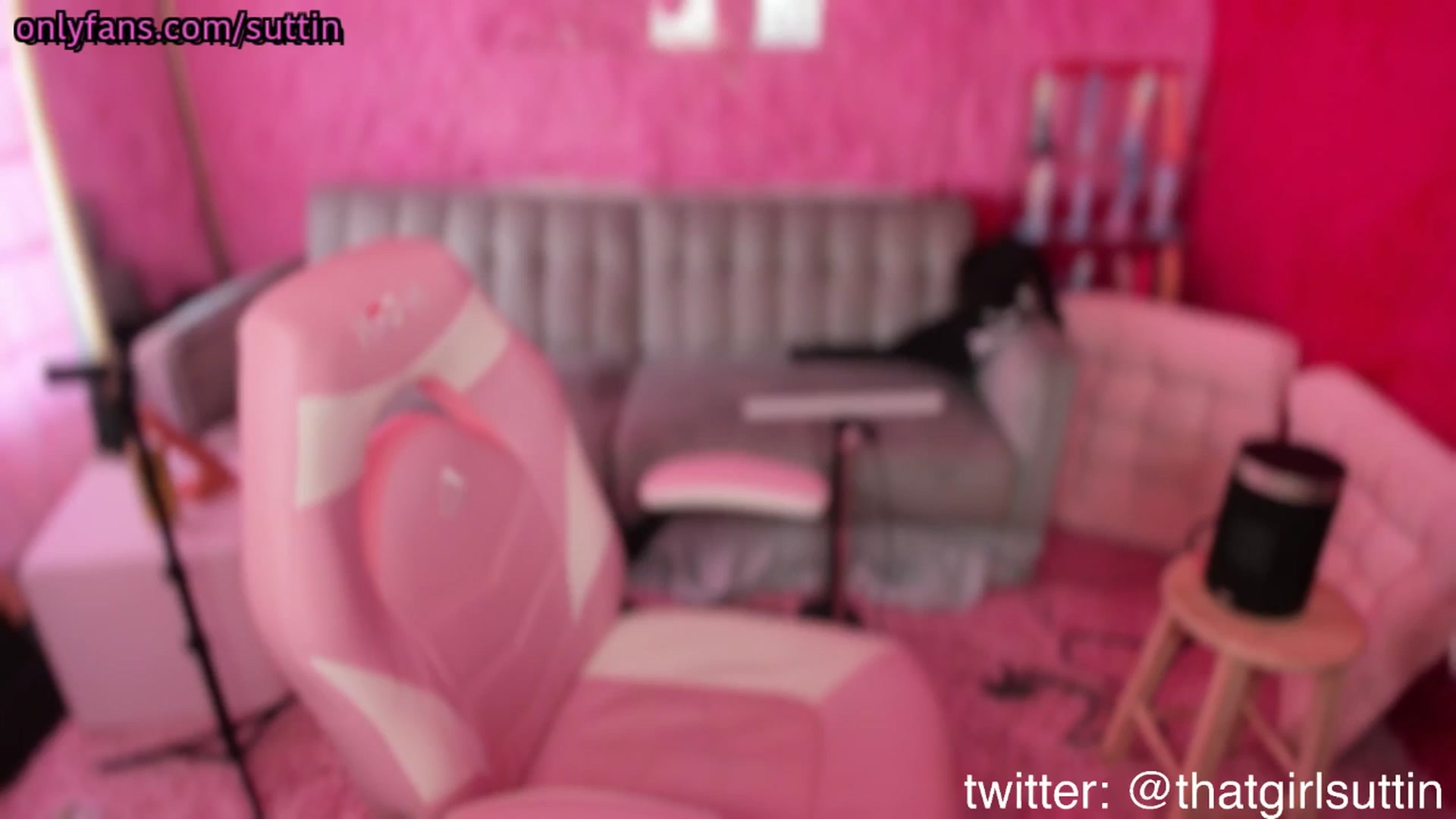 Gallery image thumbnail from thatgrlsuttin's myfreecams stream on, 04/14/2025, 21:28 image 18 of 20