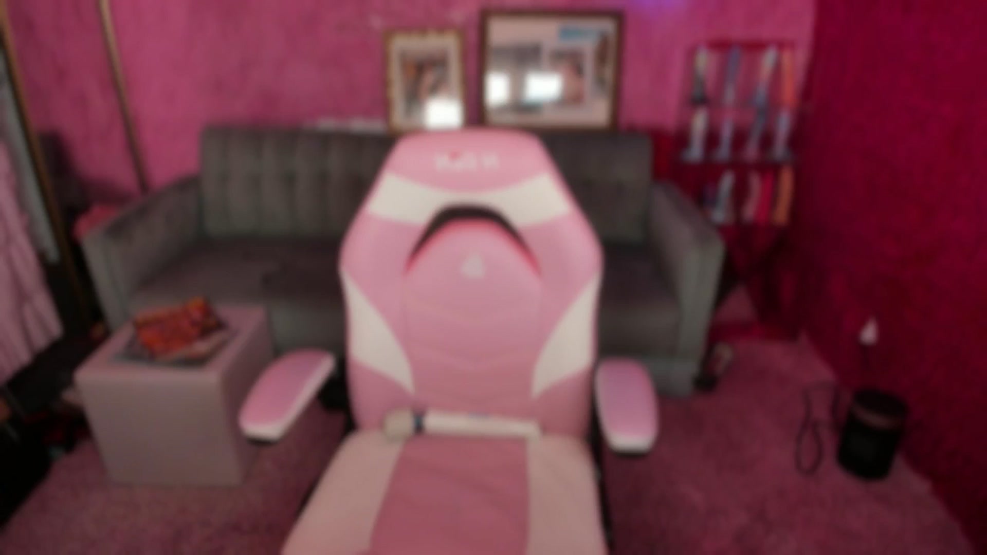 Gallery image thumbnail from thatgrlsuttin's myfreecams stream on, 05/15/2025, 04:45 image 9 of 20