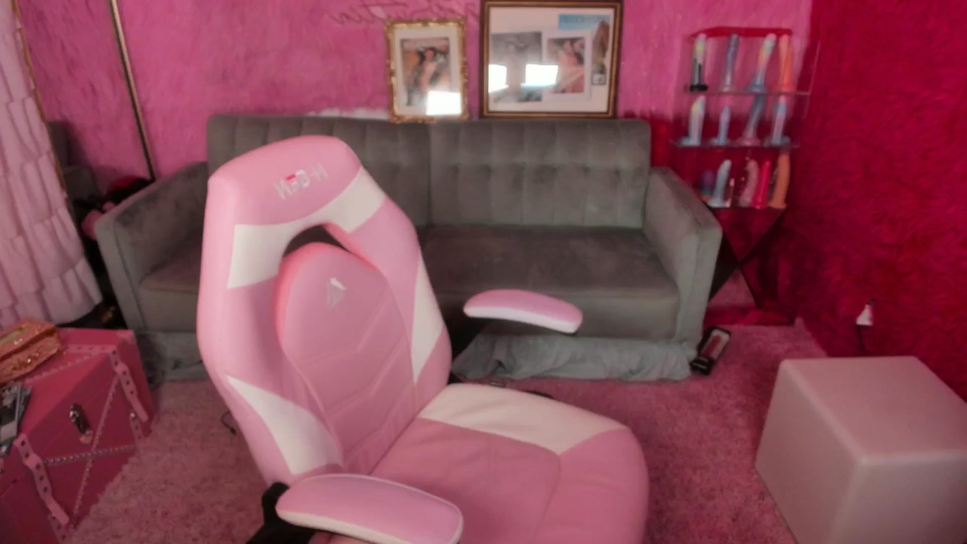 Gallery image thumbnail from thatgrlsuttin's myfreecams stream on, 05/16/2025, 05:36 image 12 of 20