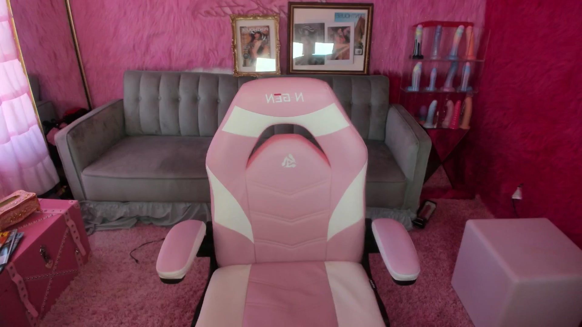 Gallery image thumbnail from thatgrlsuttin's myfreecams stream on, 05/19/2025, 20:20 image 13 of 20