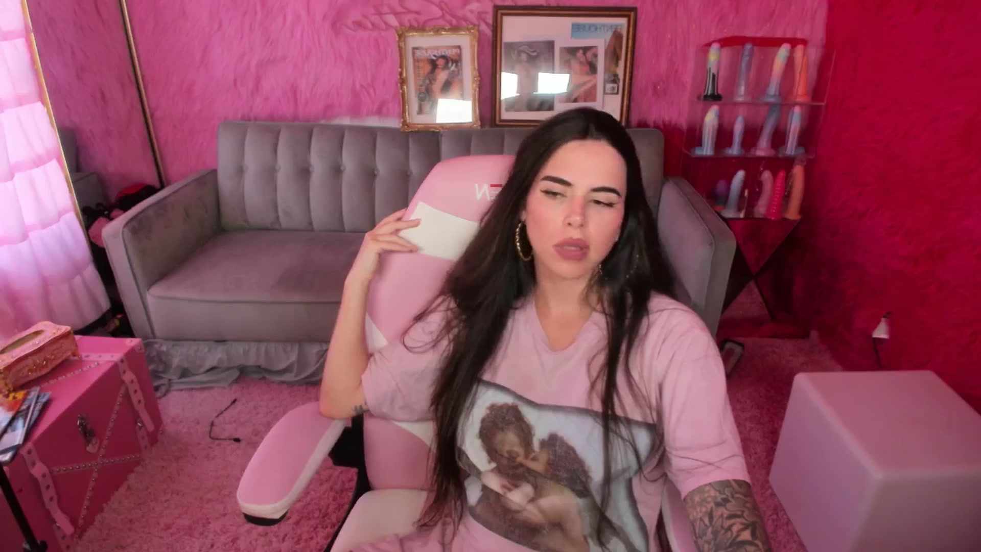 Gallery image thumbnail from thatgrlsuttin's myfreecams stream on, 05/19/2025, 22:21 image 11 of 20