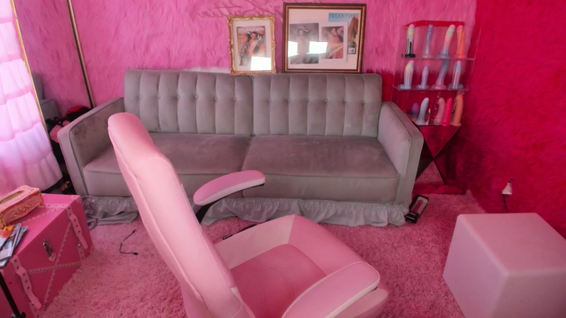 Gallery image thumbnail from thatgrlsuttin's myfreecams stream on, 05/19/2025, 22:21 image 17 of 20
