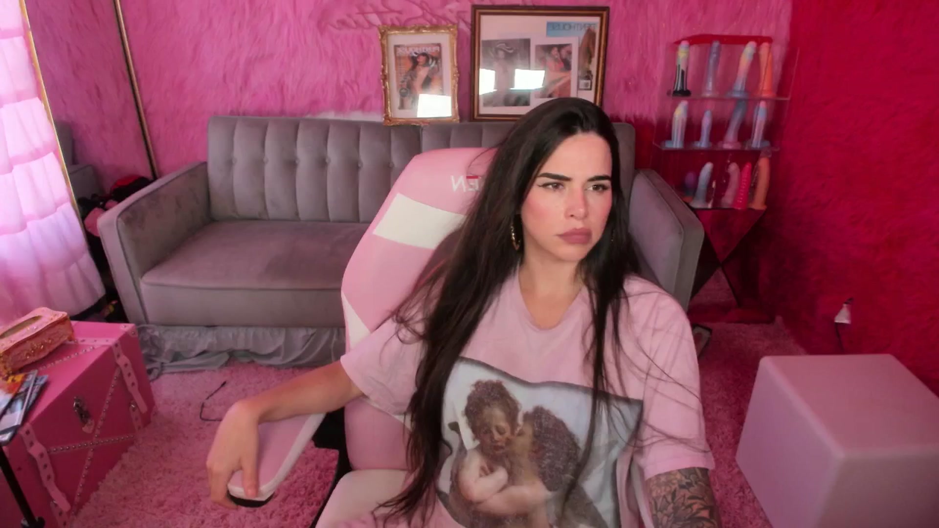 Gallery image thumbnail from thatgrlsuttin's myfreecams stream on, 05/19/2025, 22:21 image 5 of 20