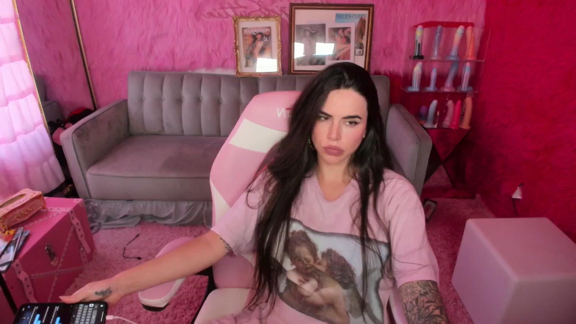 Gallery image thumbnail from thatgrlsuttin's myfreecams stream on, 05/19/2025, 22:21 image 9 of 20
